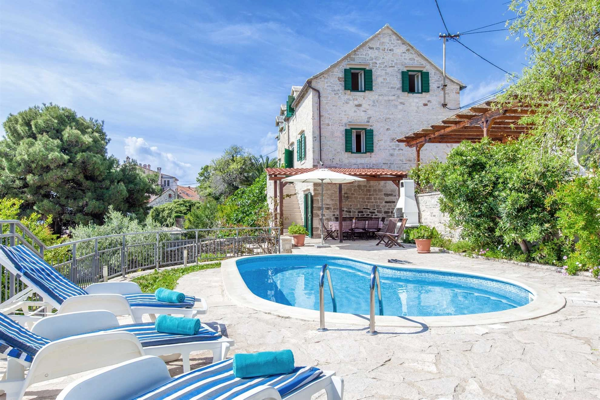 Villa Bonaca on Brac Island_Pet friendly accomodation on the beach