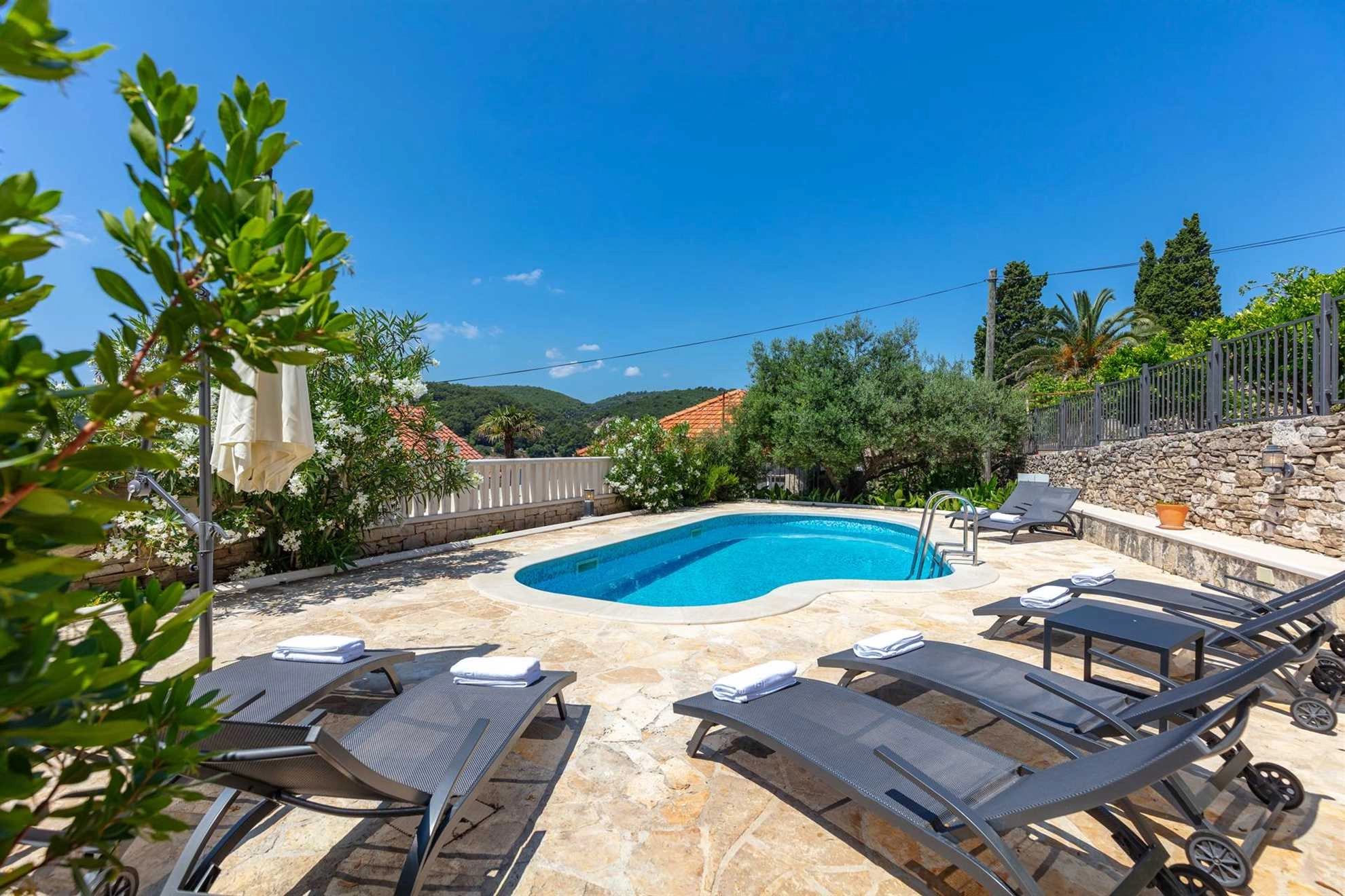 Villa Mir Vami on Brac Island_Pet friendly accomodation on the beach