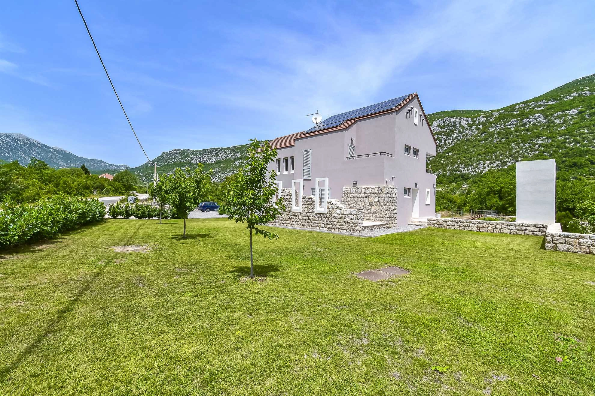 VILLA JURE IM DALMATINISCHEN HINTERLAND, BEHEIZTER POOL, SAUNA, IN DER NÄHE VON BIOKOVO - 1301671 Villa Jure im dalmatinischen Hinterland, beheizter Pool, Sauna, in der Nähe von Biokovo