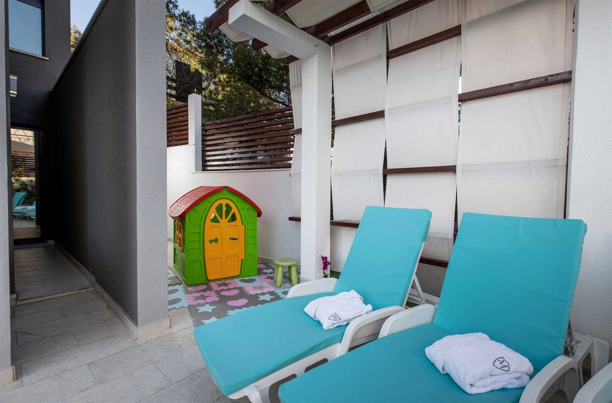 VILLA MARTINIS IN ROGOZNICA WITH PRIVATE HEATED POOL, FOR UP TO 14 PERSONS - 1313931 Villa Martinis in Rogoznica with private heated pool, for up to 14 persons