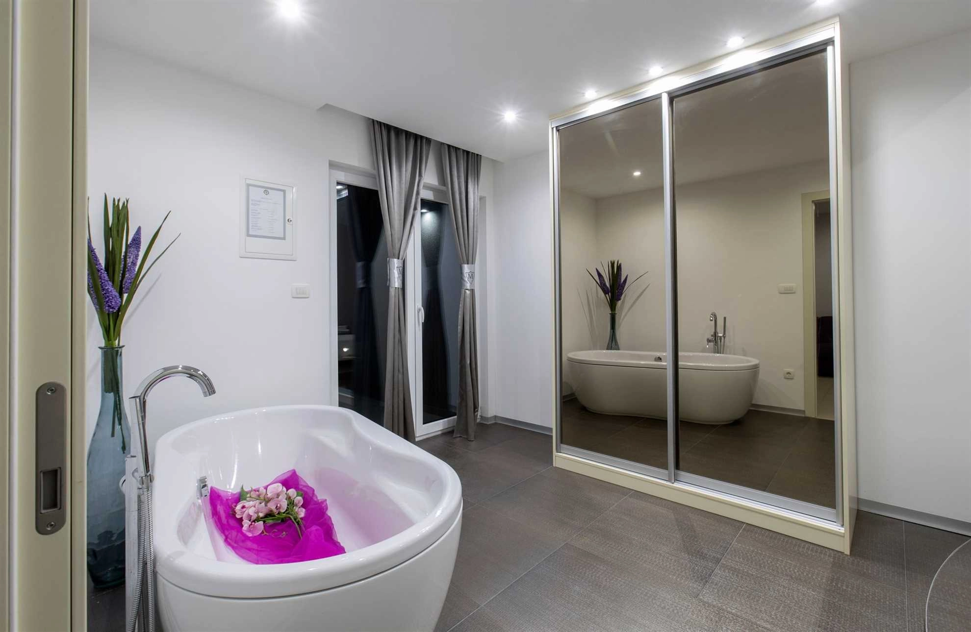 VILLA MARTINIS IN ROGOZNICA WITH PRIVATE HEATED POOL, FOR UP TO 14 PERSONS - 1313946 Villa Martinis in Rogoznica with private heated pool, for up to 14 persons