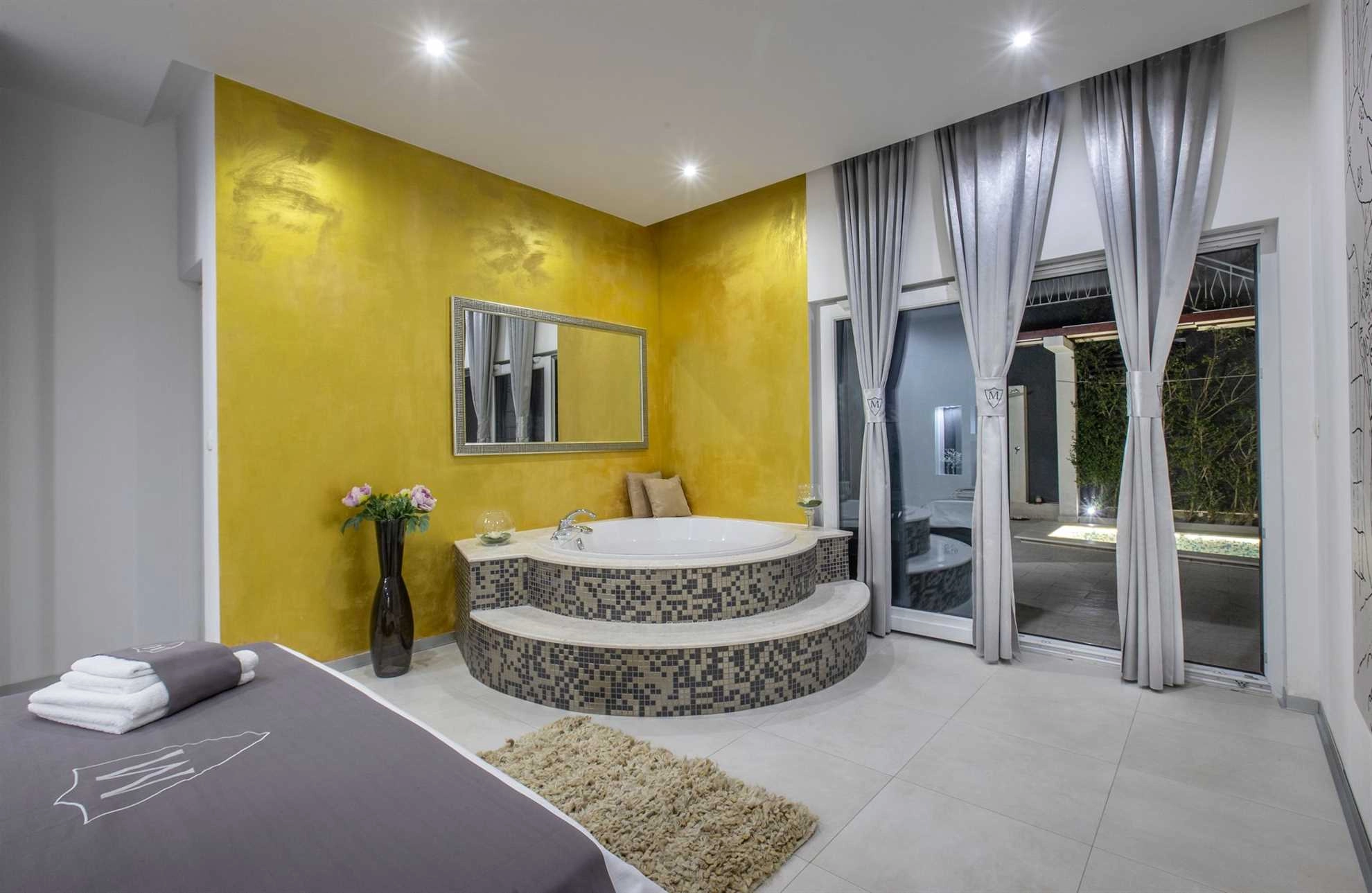 VILLA MARTINIS IN ROGOZNICA WITH PRIVATE HEATED POOL, FOR UP TO 14 PERSONS - 1313952 Villa Martinis in Rogoznica with private heated pool, for up to 14 persons