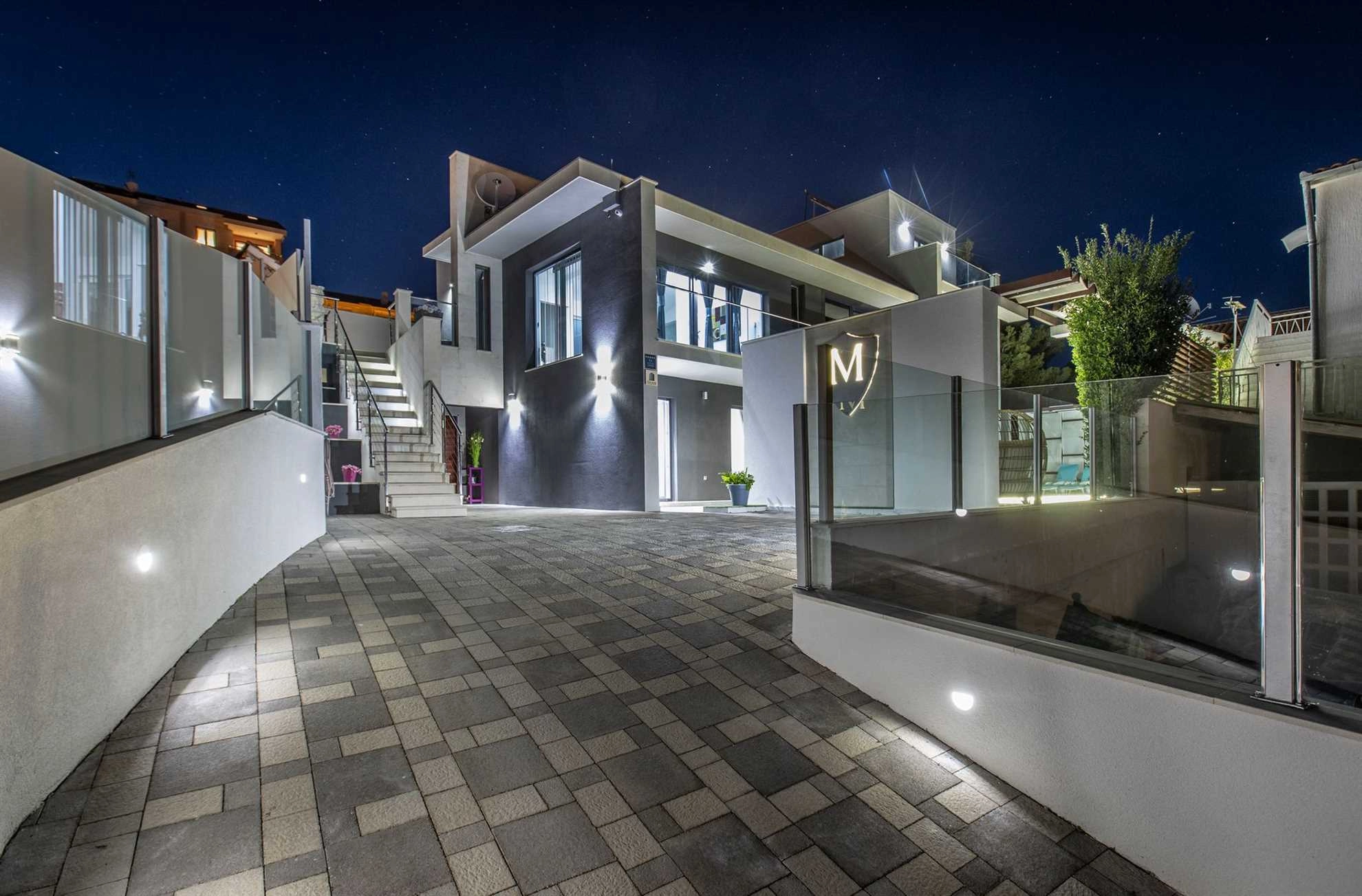 VILLA MARTINIS IN ROGOZNICA WITH PRIVATE HEATED POOL, FOR UP TO 14 PERSONS - 1313961 Villa Martinis in Rogoznica with private heated pool, for up to 14 persons