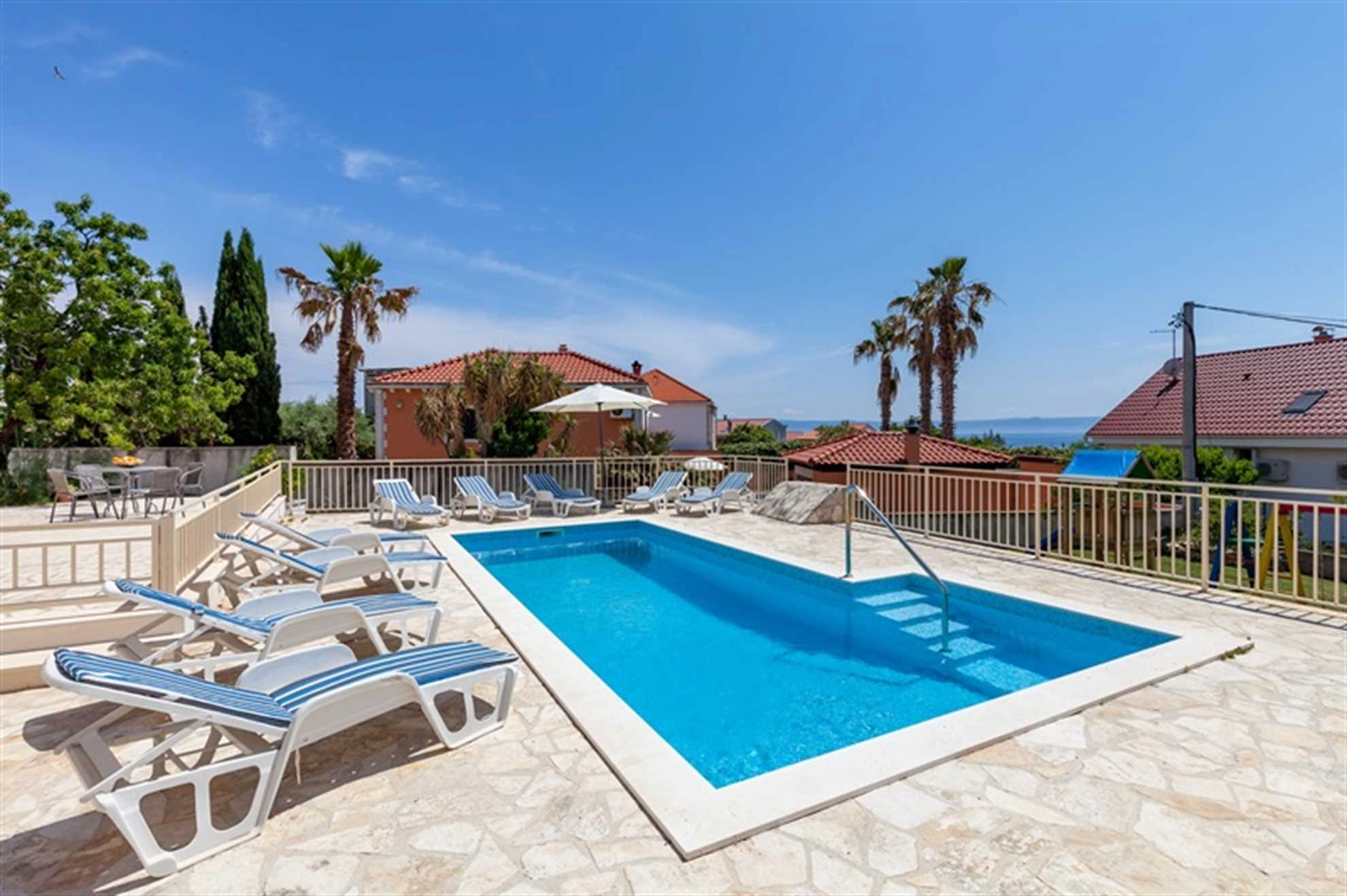 Family Villa Vjeka with Private Pool, playground in Sumartin, Brac Island