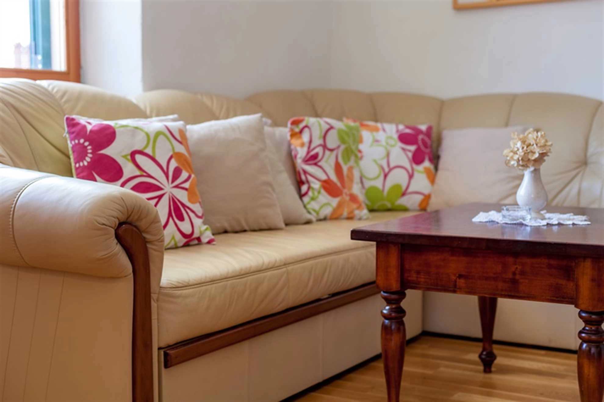 Family Villa Vjeka with Private Pool, playground in Sumartin, Brac Island