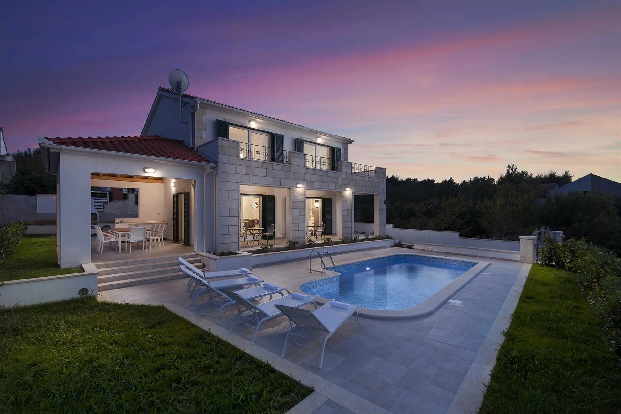 FAMILY VILLA MAKARAC WITH PRIVATE POOL NEAR THE SEA, BRAC ISLAND - 187660 Family Villa Makarac with private pool near the sea, Brac Island