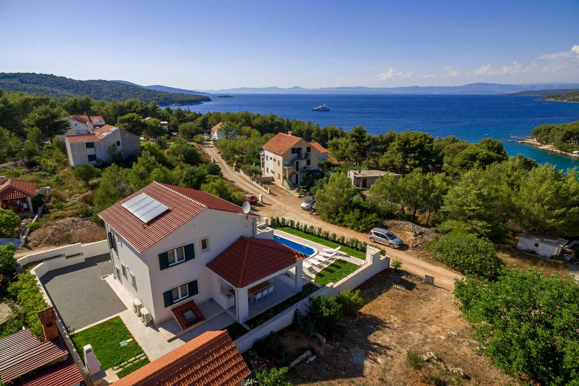 FAMILY VILLA MAKARAC WITH PRIVATE POOL NEAR THE SEA, BRAC ISLAND - 187662 Family Villa Makarac with private pool near the sea, Brac Island
