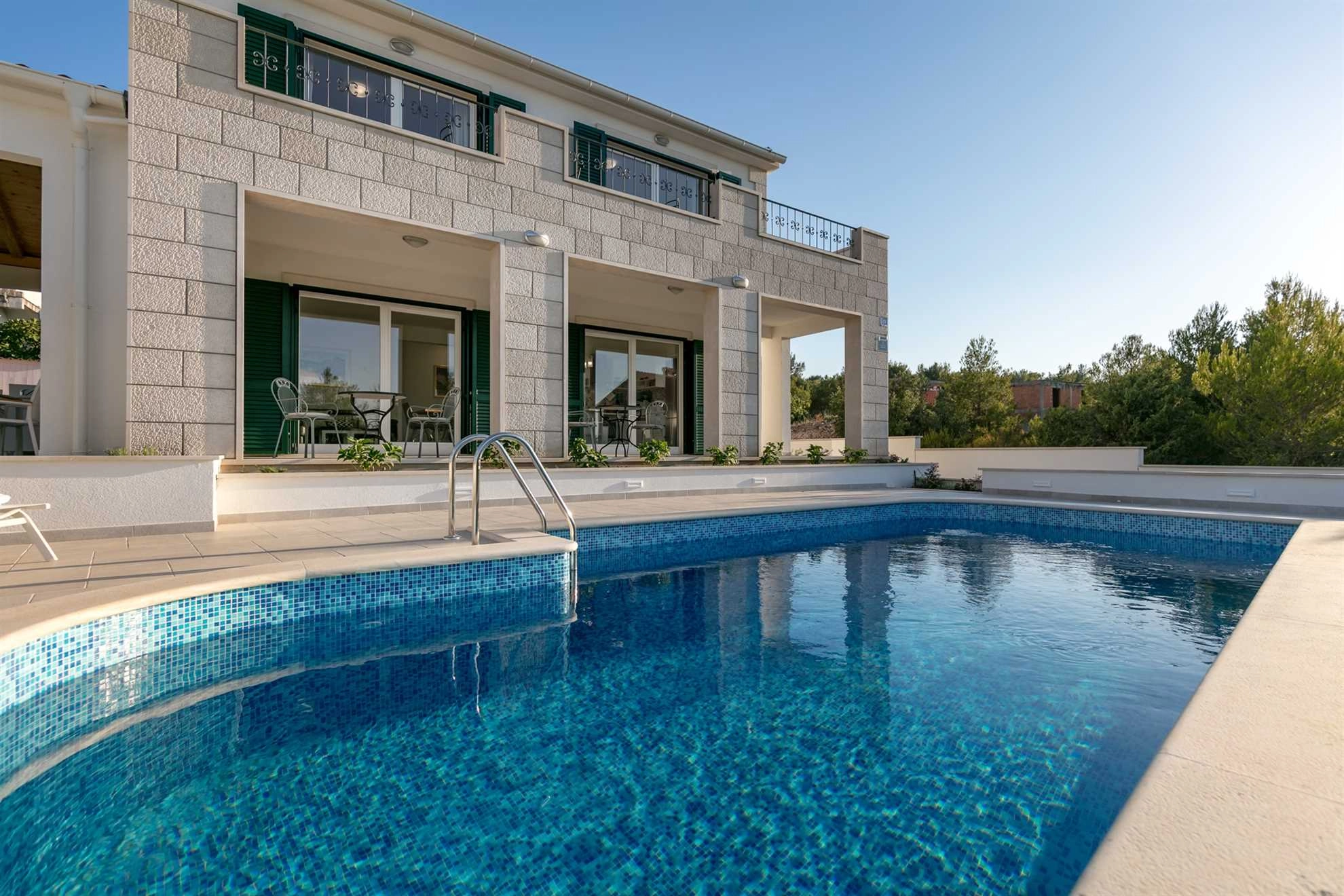 FAMILY VILLA MAKARAC WITH PRIVATE POOL NEAR THE SEA, BRAC ISLAND - 187666 Family Villa Makarac with private pool near the sea, Brac Island