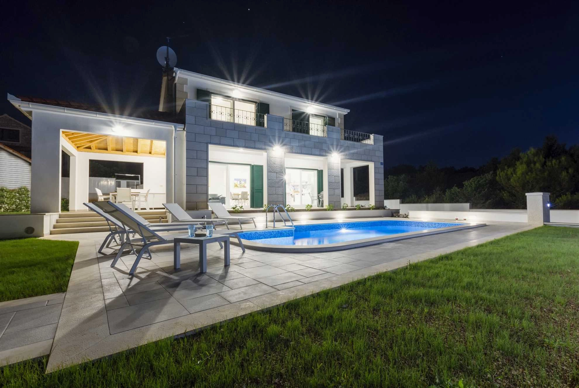 FAMILY VILLA MAKARAC WITH PRIVATE POOL NEAR THE SEA, BRAC ISLAND - 187695 Family Villa Makarac with private pool near the sea, Brac Island