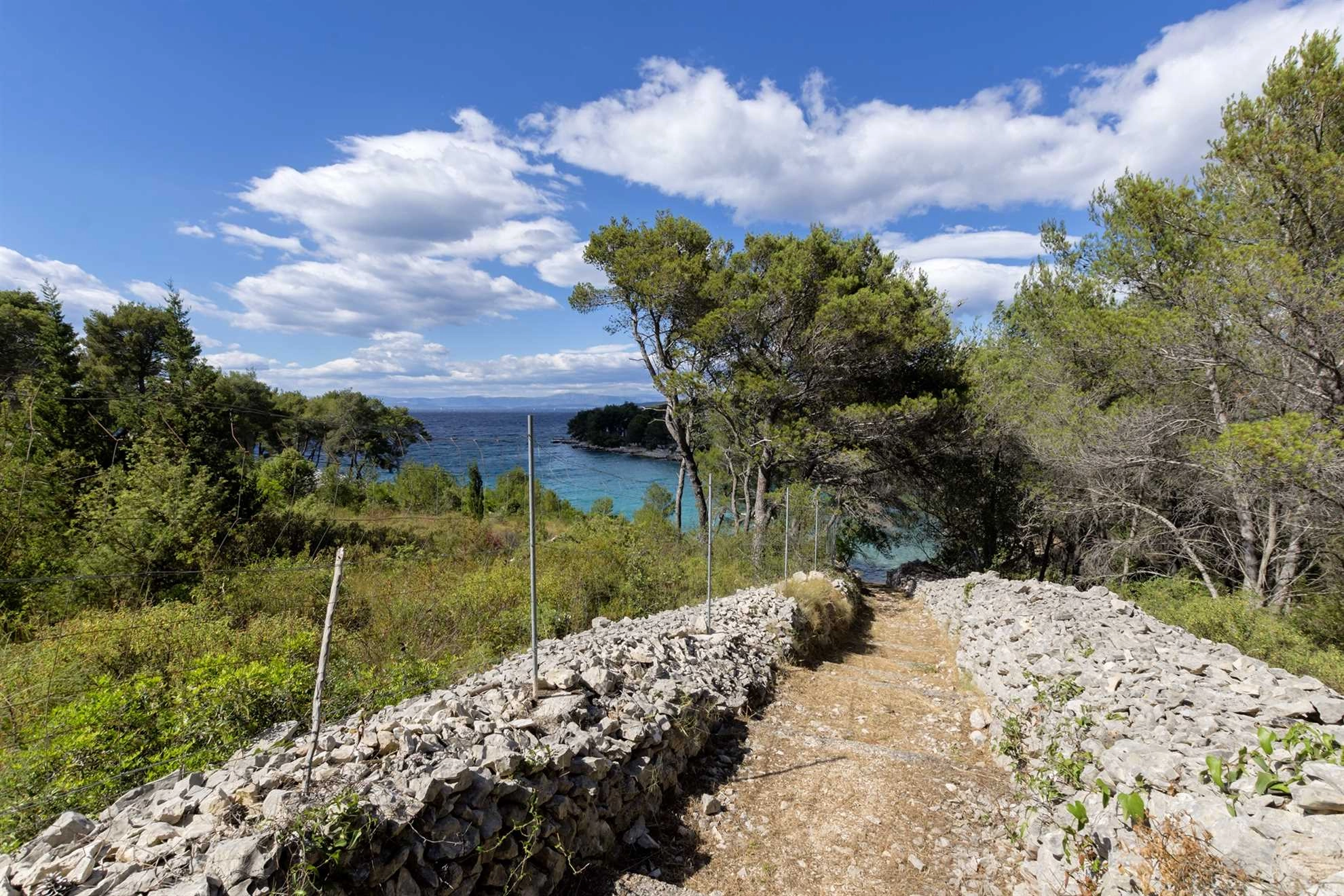 FAMILY VILLA MAKARAC WITH PRIVATE POOL NEAR THE SEA, BRAC ISLAND - 187697 Family Villa Makarac with private pool near the sea, Brac Island