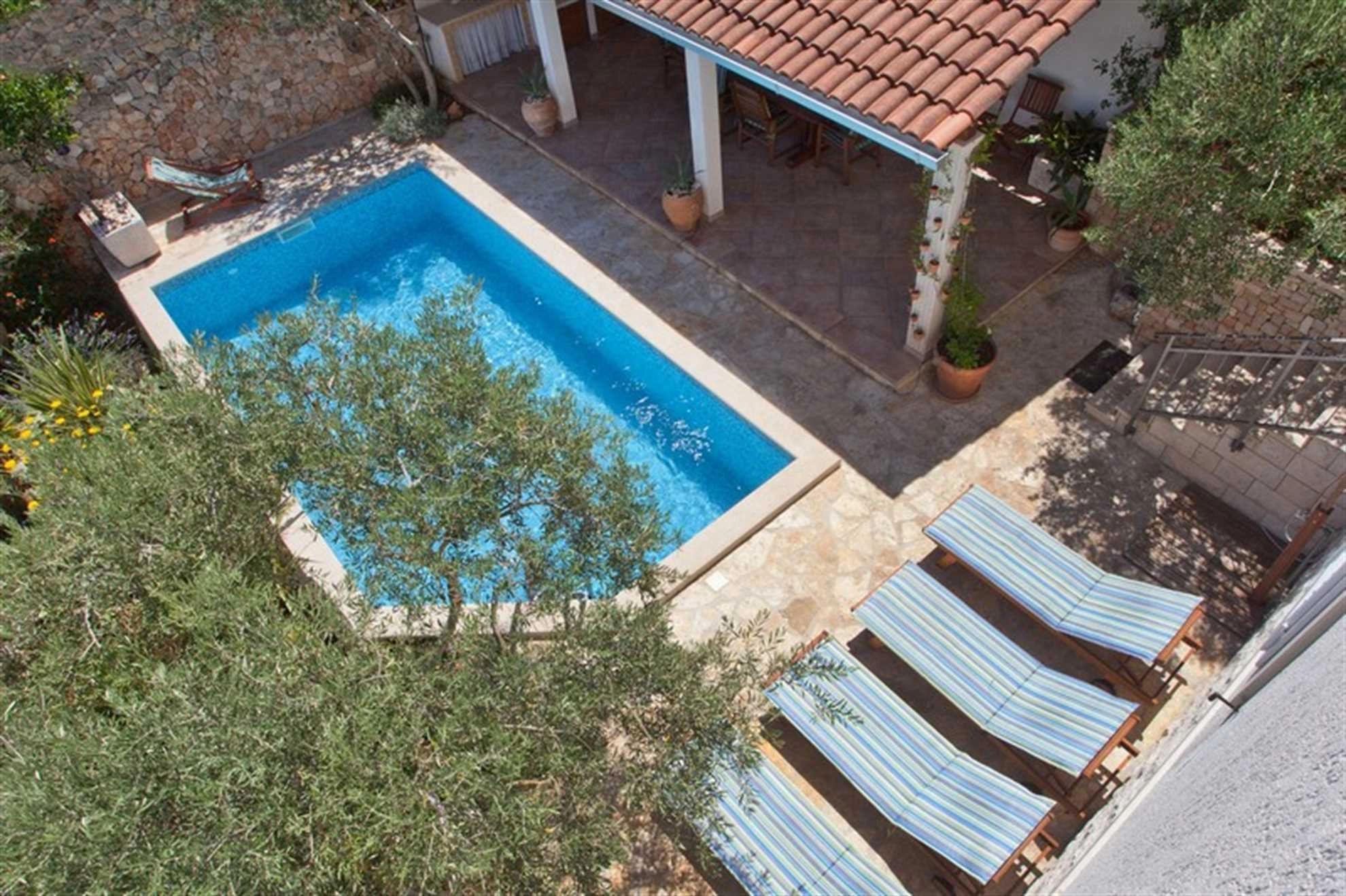 VILLA LUKRECIA IN SUPETAR, PRIVATE POOL, GARDEN, PERFECT FOR FAMILIES - 187734 Villa Lukrecia in Supetar, private pool, garden, perfect for families