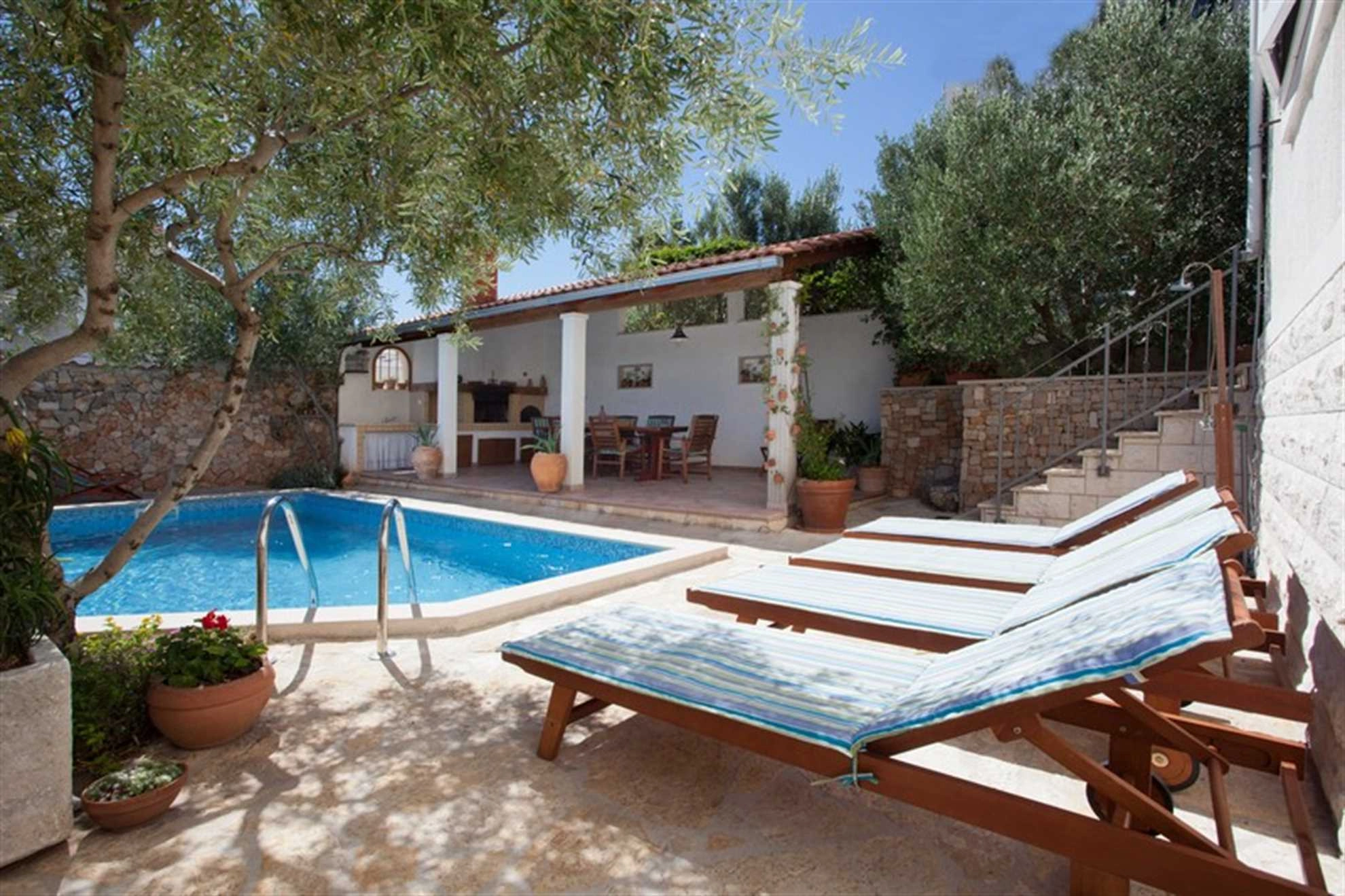 VILLA LUKRECIA IN SUPETAR, PRIVATE POOL, GARDEN, PERFECT FOR FAMILIES - 187736 Villa Lukrecia in Supetar, private pool, garden, perfect for families