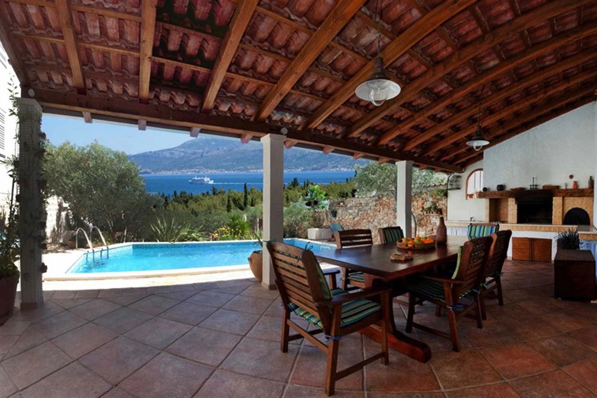 VILLA LUKRECIA IN SUPETAR, PRIVATE POOL, GARDEN, PERFECT FOR FAMILIES - 187739 Villa Lukrecia in Supetar, private pool, garden, perfect for families