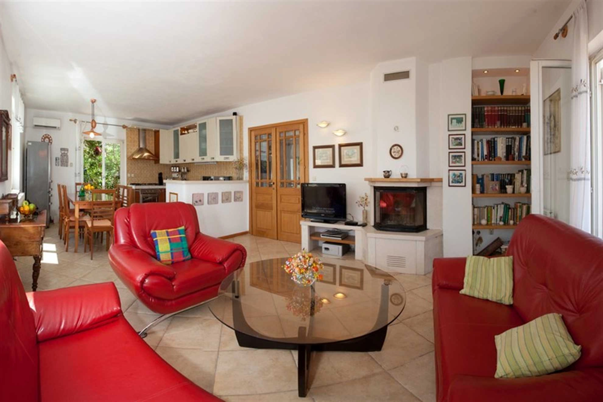 VILLA LUKRECIA IN SUPETAR, PRIVATE POOL, GARDEN, PERFECT FOR FAMILIES - 187744 Villa Lukrecia in Supetar, private pool, garden, perfect for families
