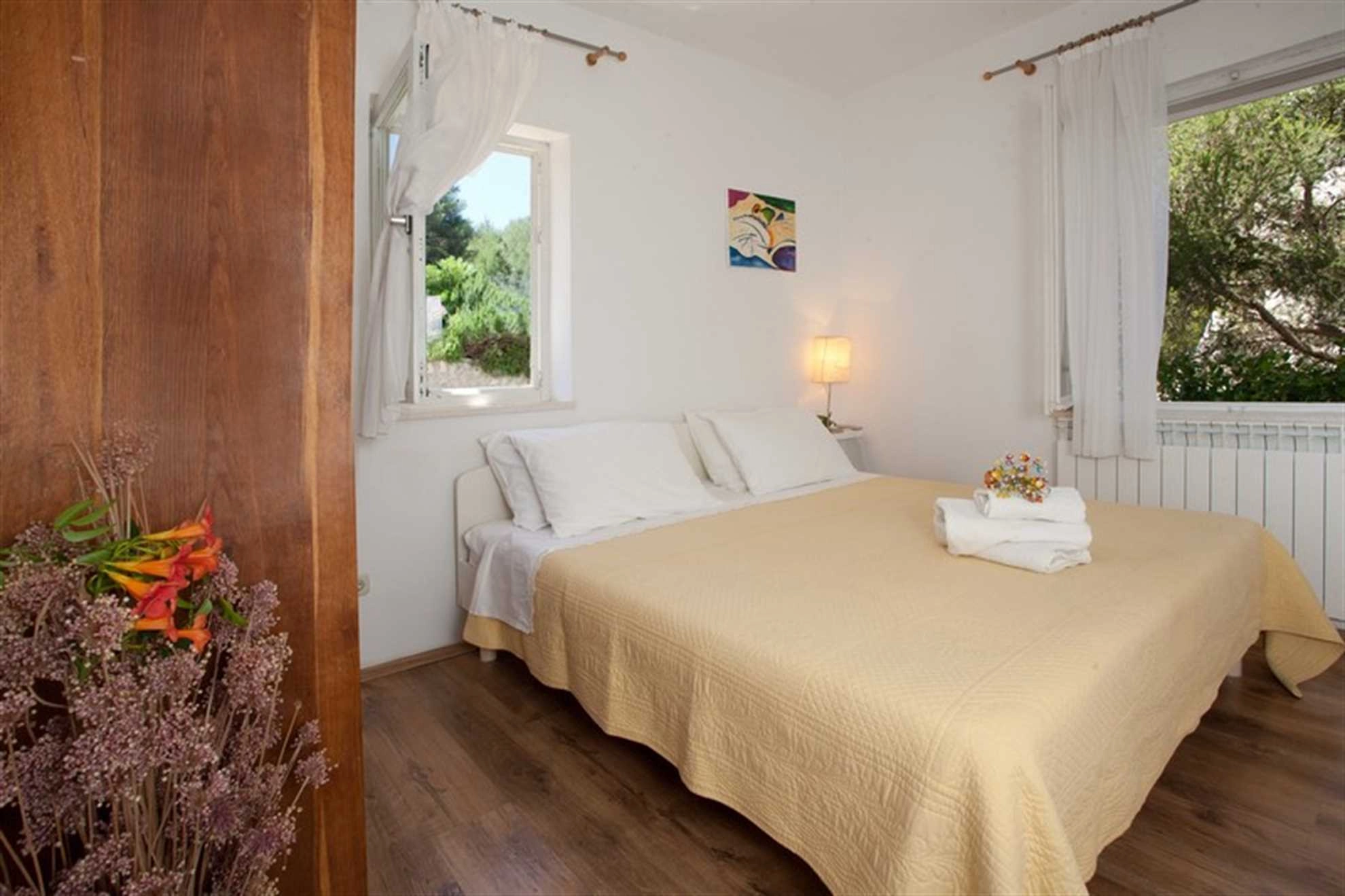 VILLA LUKRECIA IN SUPETAR, PRIVATE POOL, GARDEN, PERFECT FOR FAMILIES - 187750 Villa Lukrecia in Supetar, private pool, garden, perfect for families