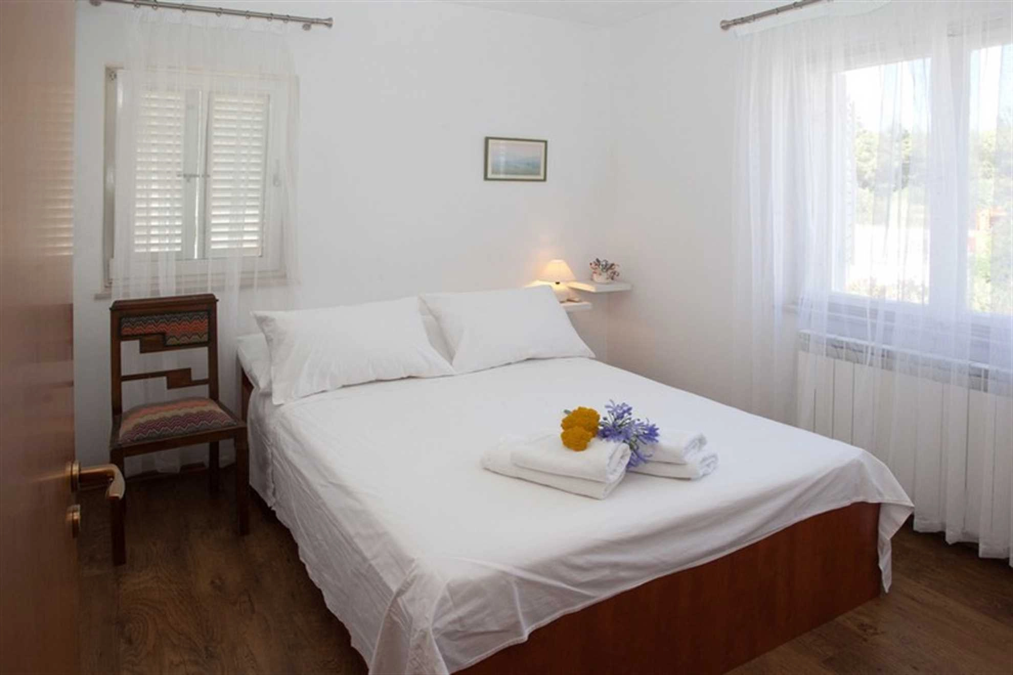 VILLA LUKRECIA IN SUPETAR, PRIVATE POOL, GARDEN, PERFECT FOR FAMILIES - 187752 Villa Lukrecia in Supetar, private pool, garden, perfect for families