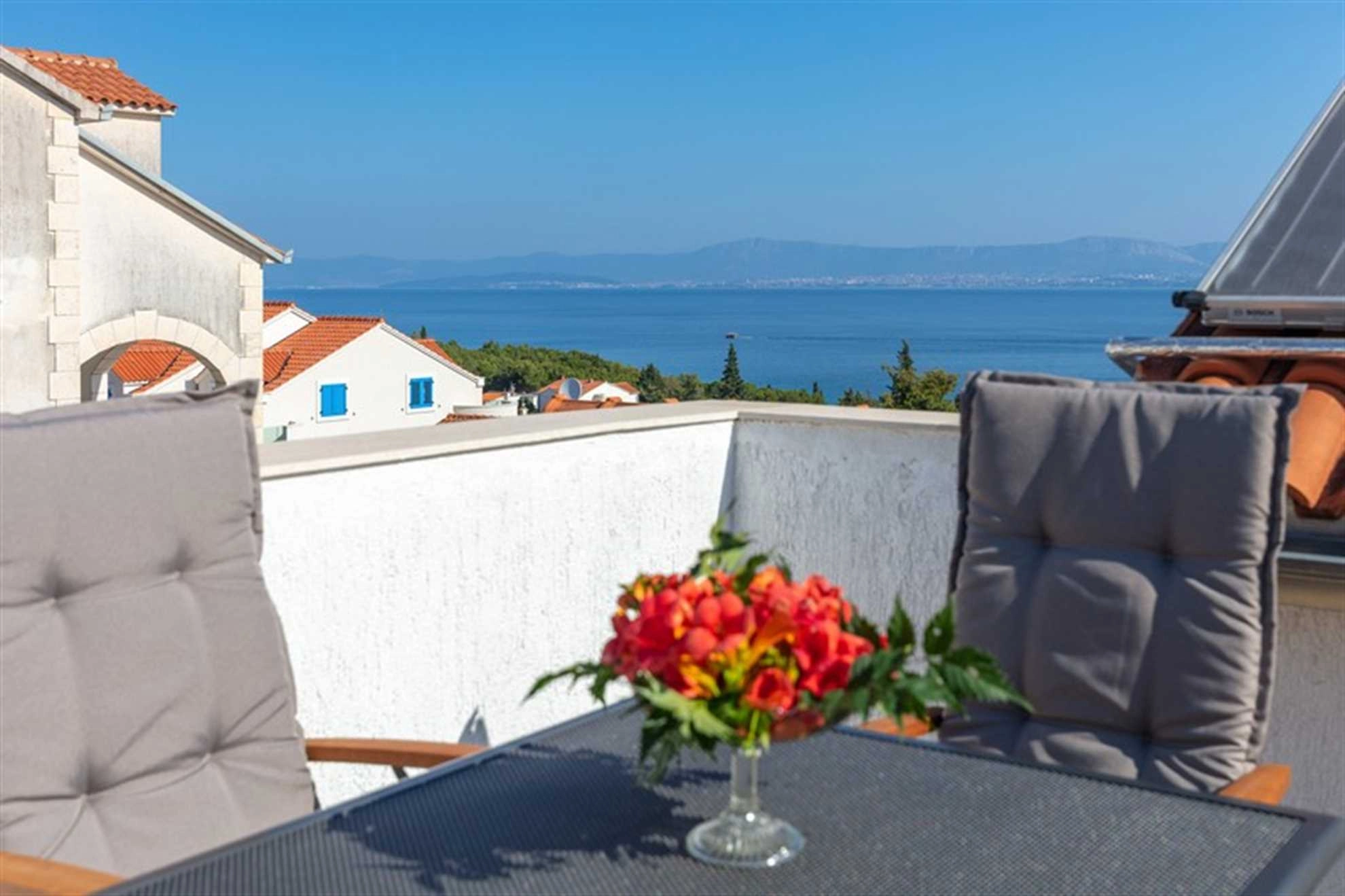 VILLA LUKRECIA IN SUPETAR, PRIVATE POOL, GARDEN, PERFECT FOR FAMILIES - 187755 Villa Lukrecia in Supetar, private pool, garden, perfect for families