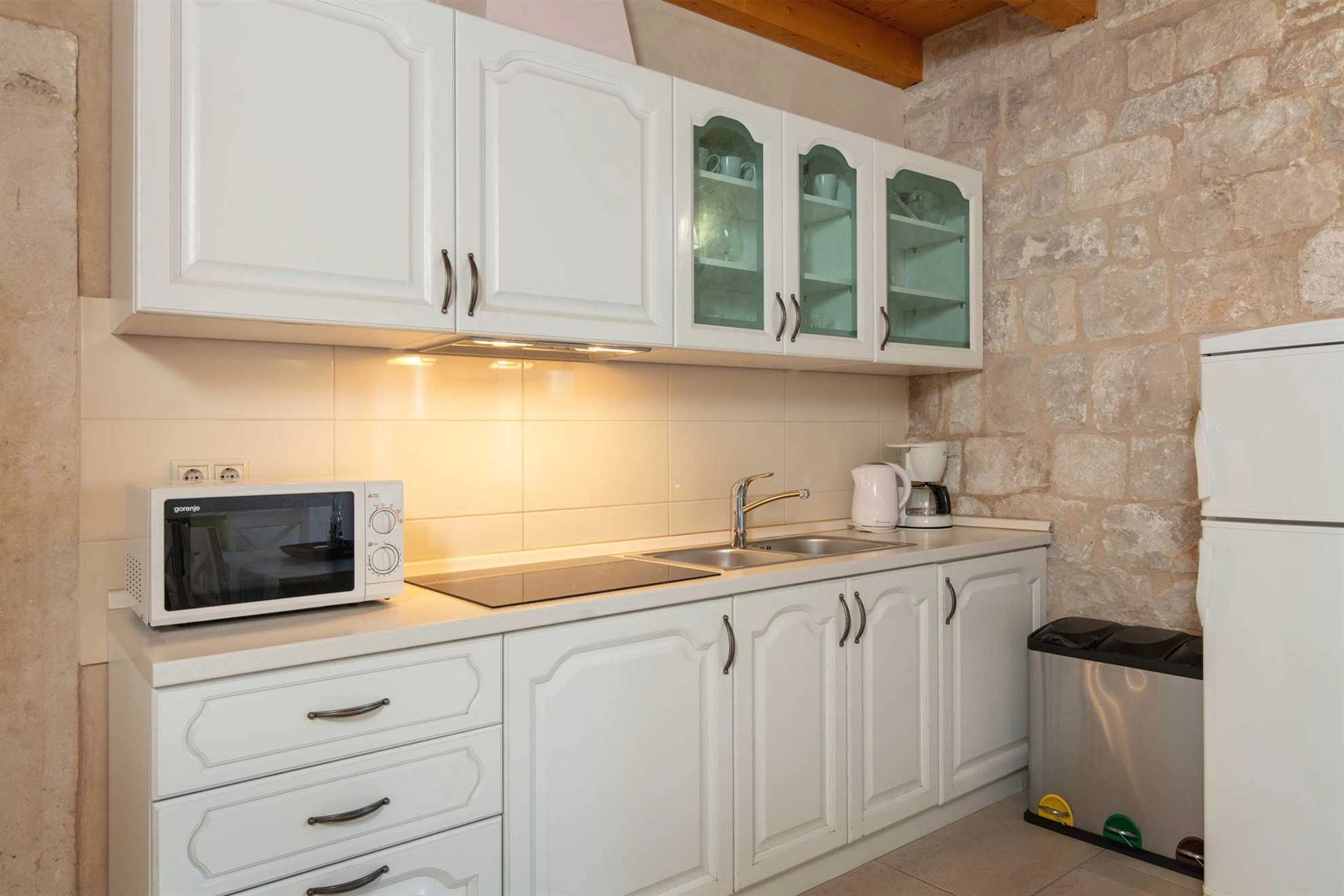 HERITAGE FAMILY APARTMENT MAMA 1 IN OMIŠ, FREE PARKING - 190740 Heritage Family Apartment Mama 1 in Omiš, free parking