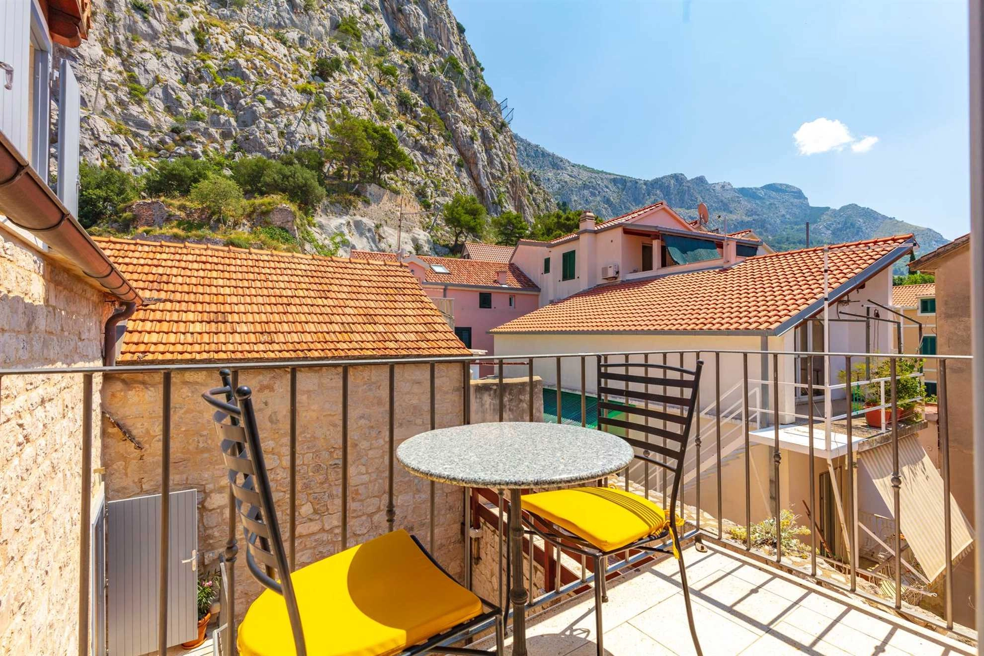 Heritage Family Apartment Mama 3 in Omiš, free parking
