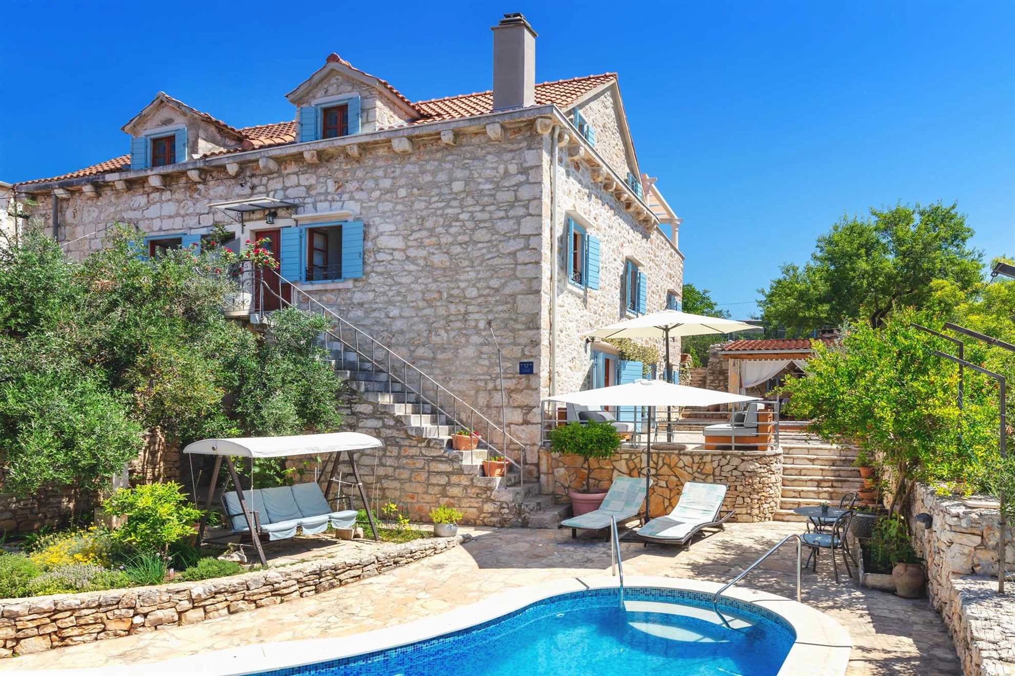 Traditional Villa Vicina with Private Pool in Milna, Brac Island