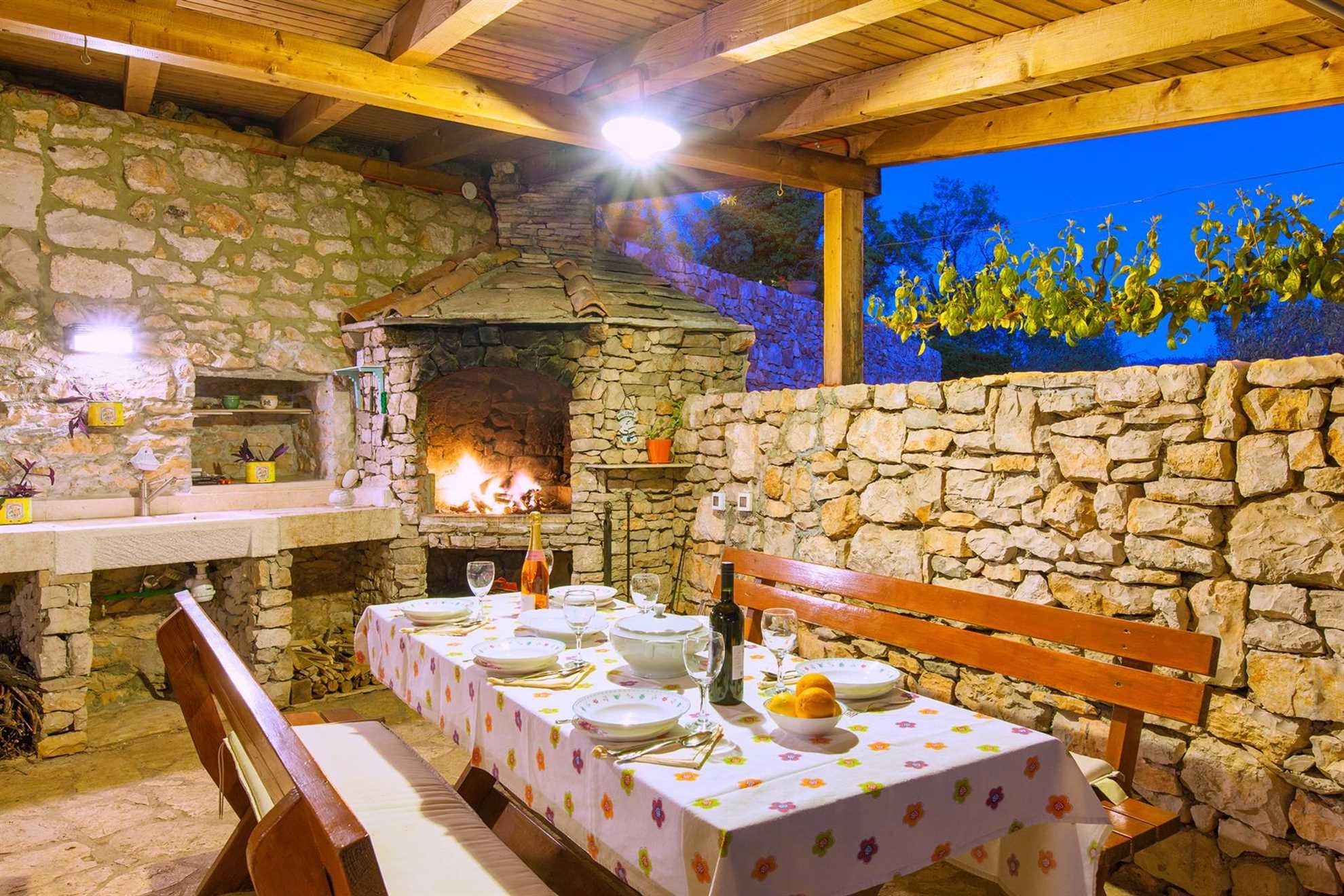 Traditional Villa Vicina with Private Pool in Milna, Brac Island