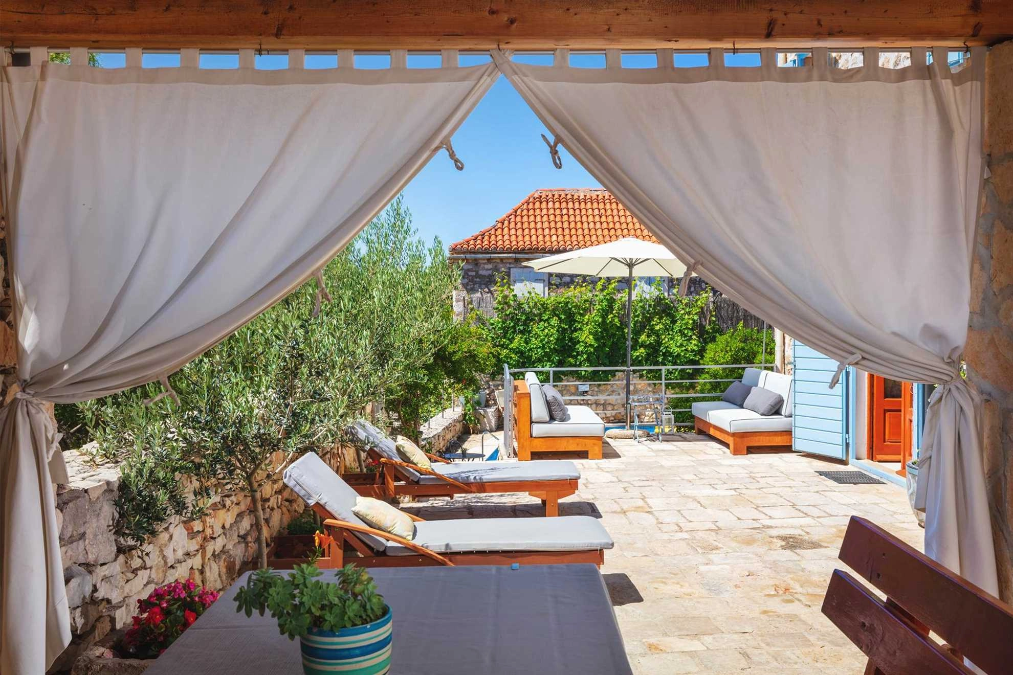 Traditional Villa Vicina with Private Pool in Milna, Brac Island