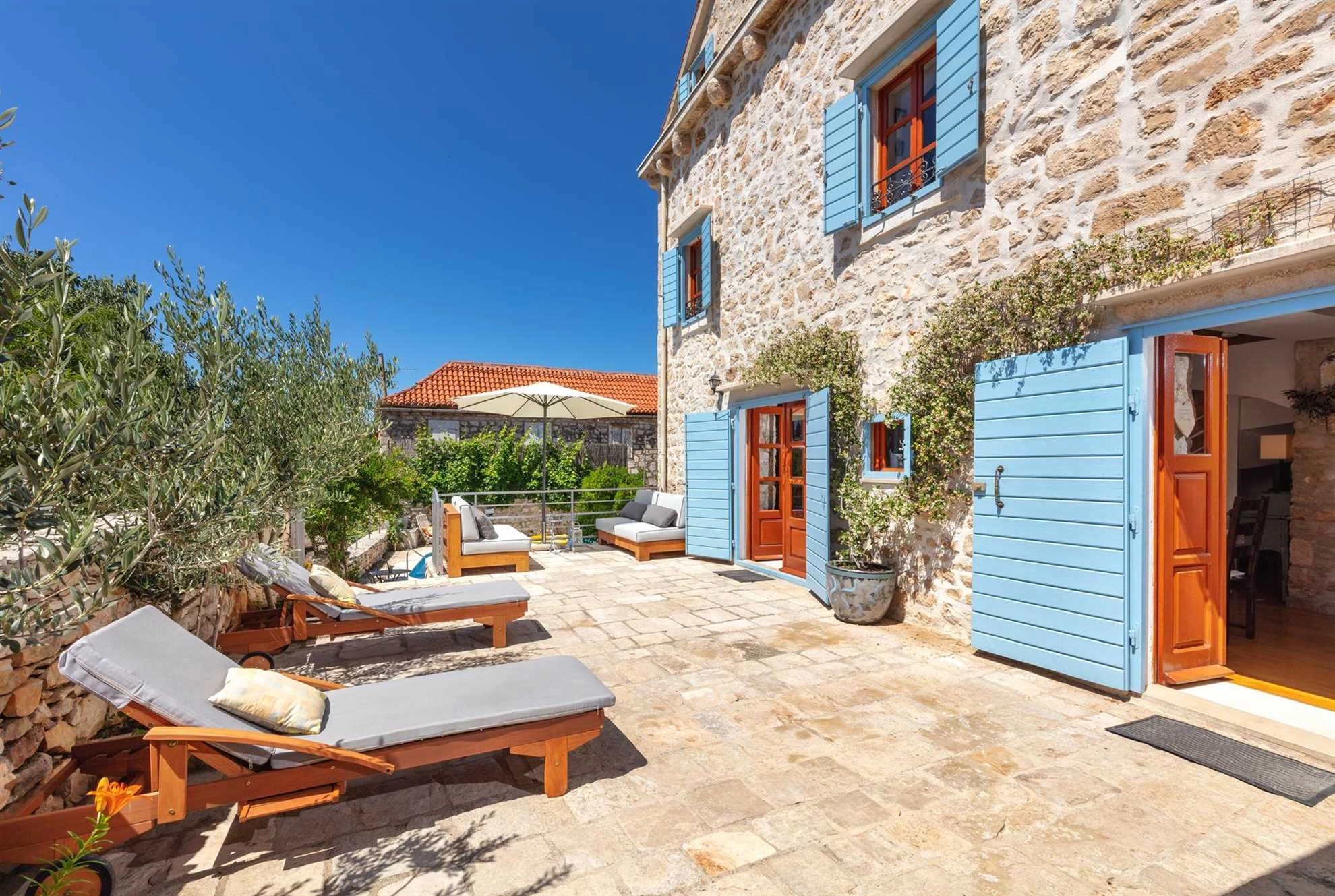 Traditional Villa Vicina with Private Pool in Milna, Brac Island