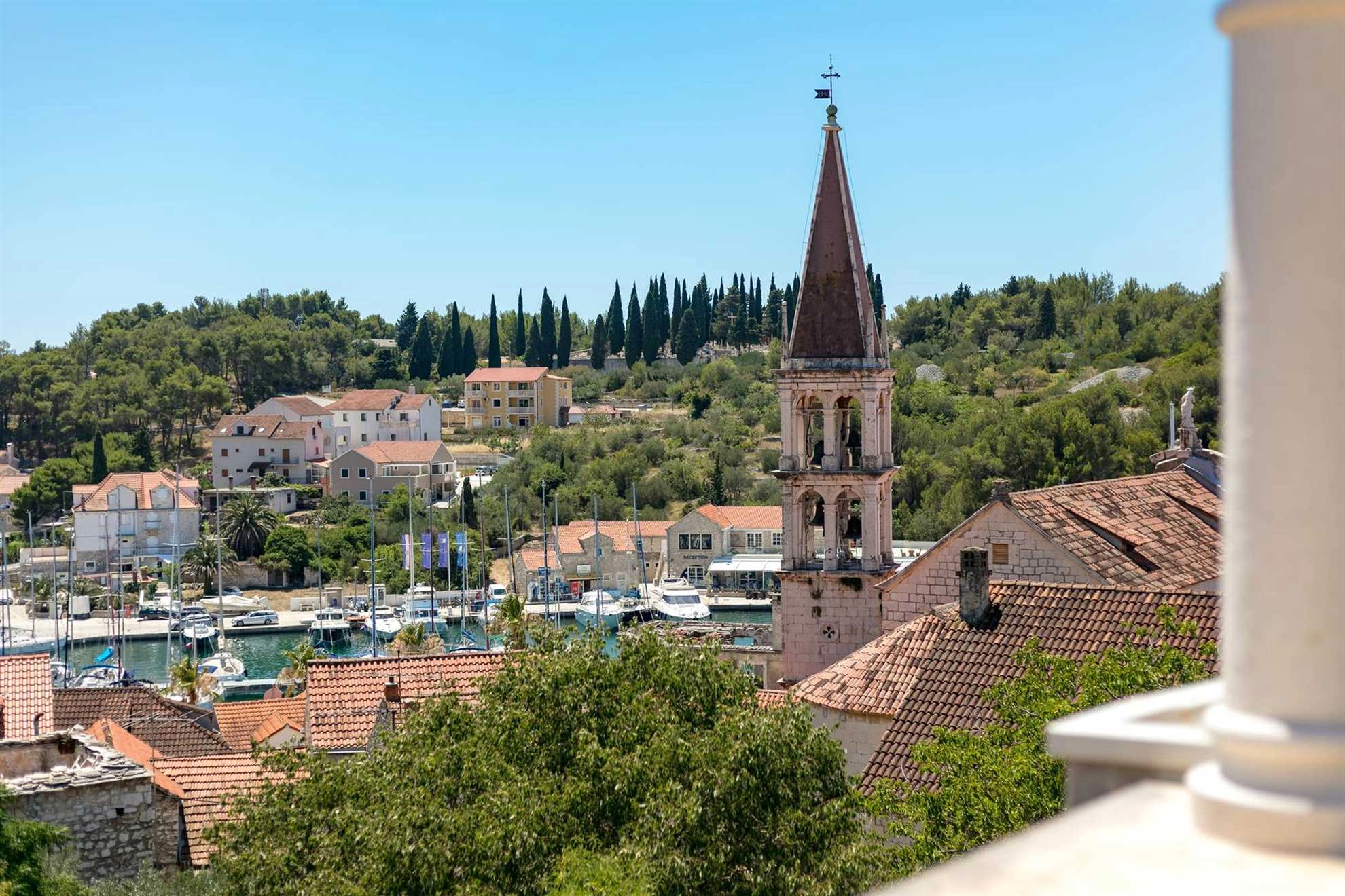 Traditional Villa Vicina with Private Pool in Milna, Brac Island