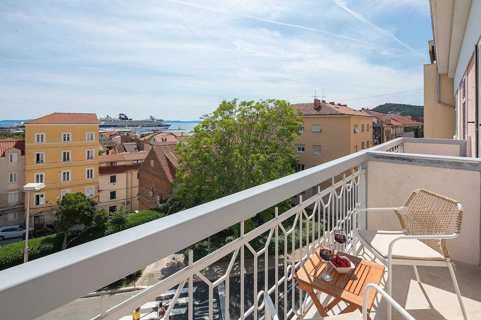 LE PRESTIGE ROOM IN SPLIT NEAR MAIN PROMENADE - 2098261 Le Prestige Room in Split near main promenade
