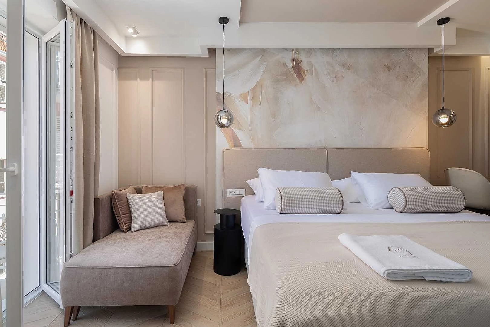 DELUXE ROOM LOCATED IN SPLIT - 2098376 Deluxe Room located in Split