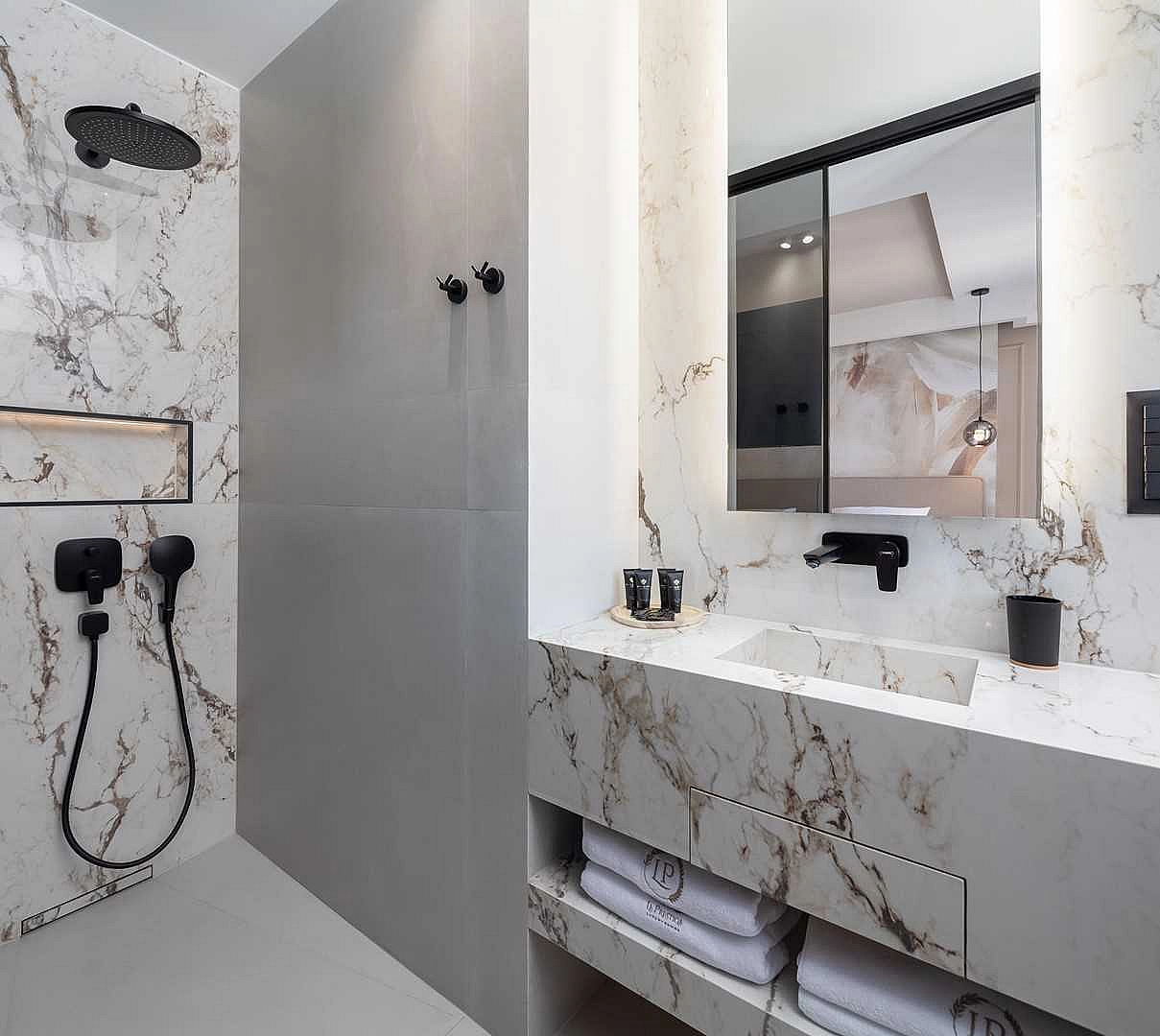 DELUXE ROOM LOCATED IN SPLIT - 2098385 Deluxe Room located in Split