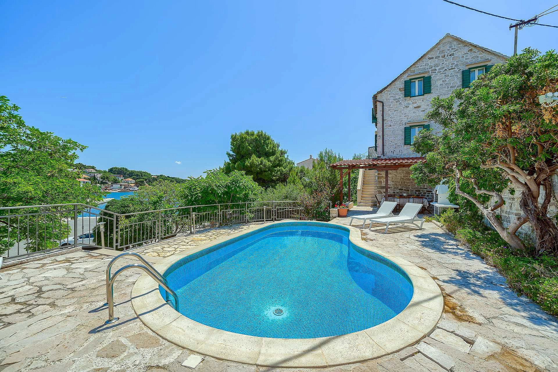 Traditional Villa Bonaca in Sumartin with private pool, Brač Island, near sea