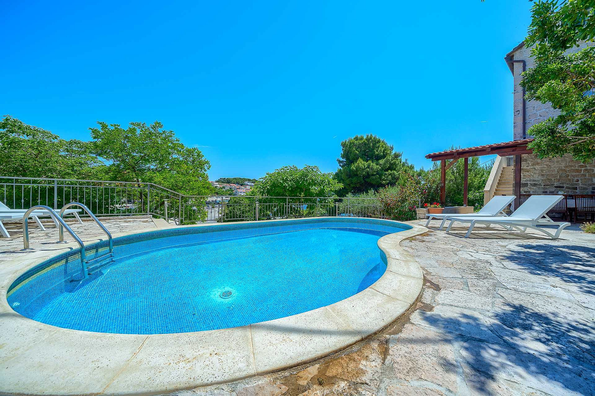 Traditional Villa Bonaca in Sumartin with private pool, Brač Island, near sea