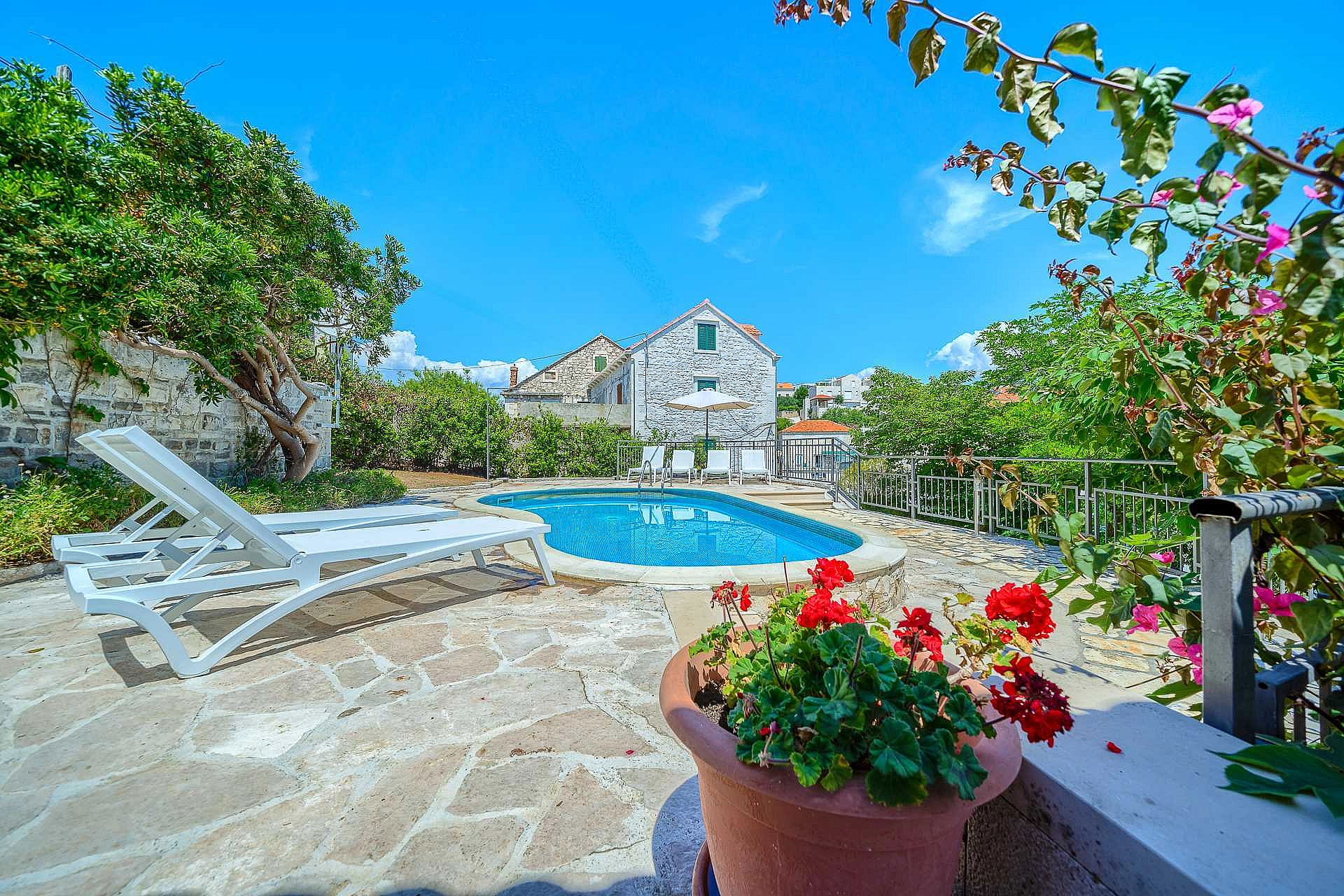 Traditional Villa Bonaca in Sumartin with private pool, Brač Island, near sea