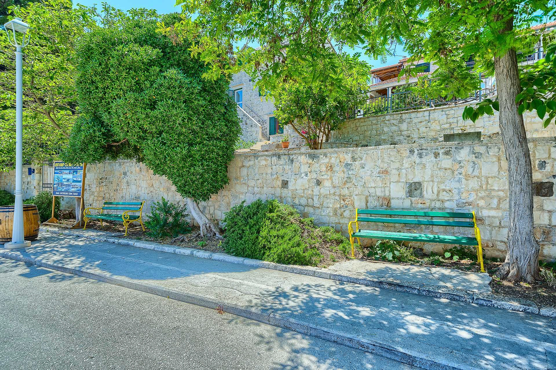 Traditional Villa Bonaca in Sumartin with private pool, Brač Island, near sea