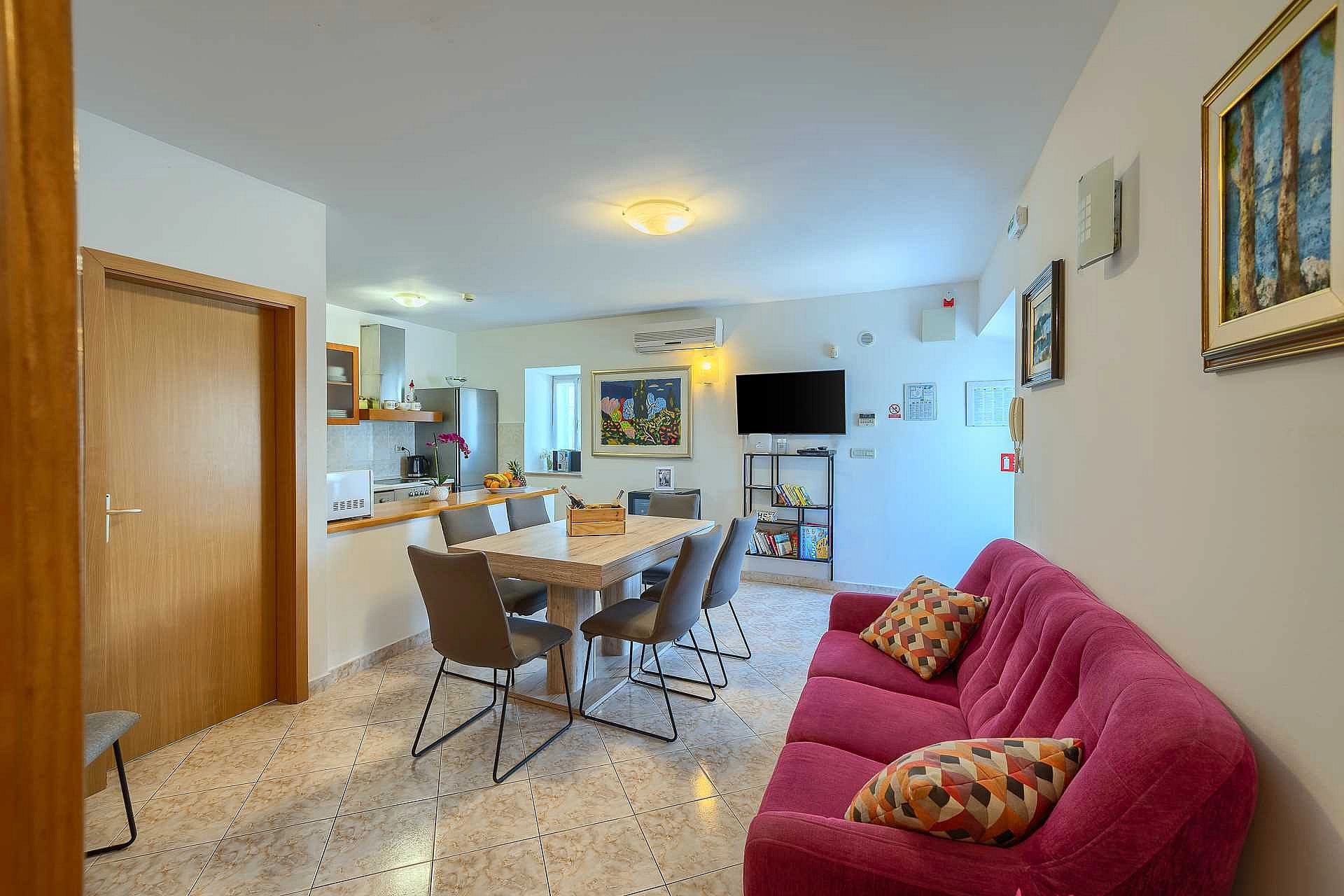 Traditional Villa Bonaca in Sumartin with private pool, Brač Island, near sea