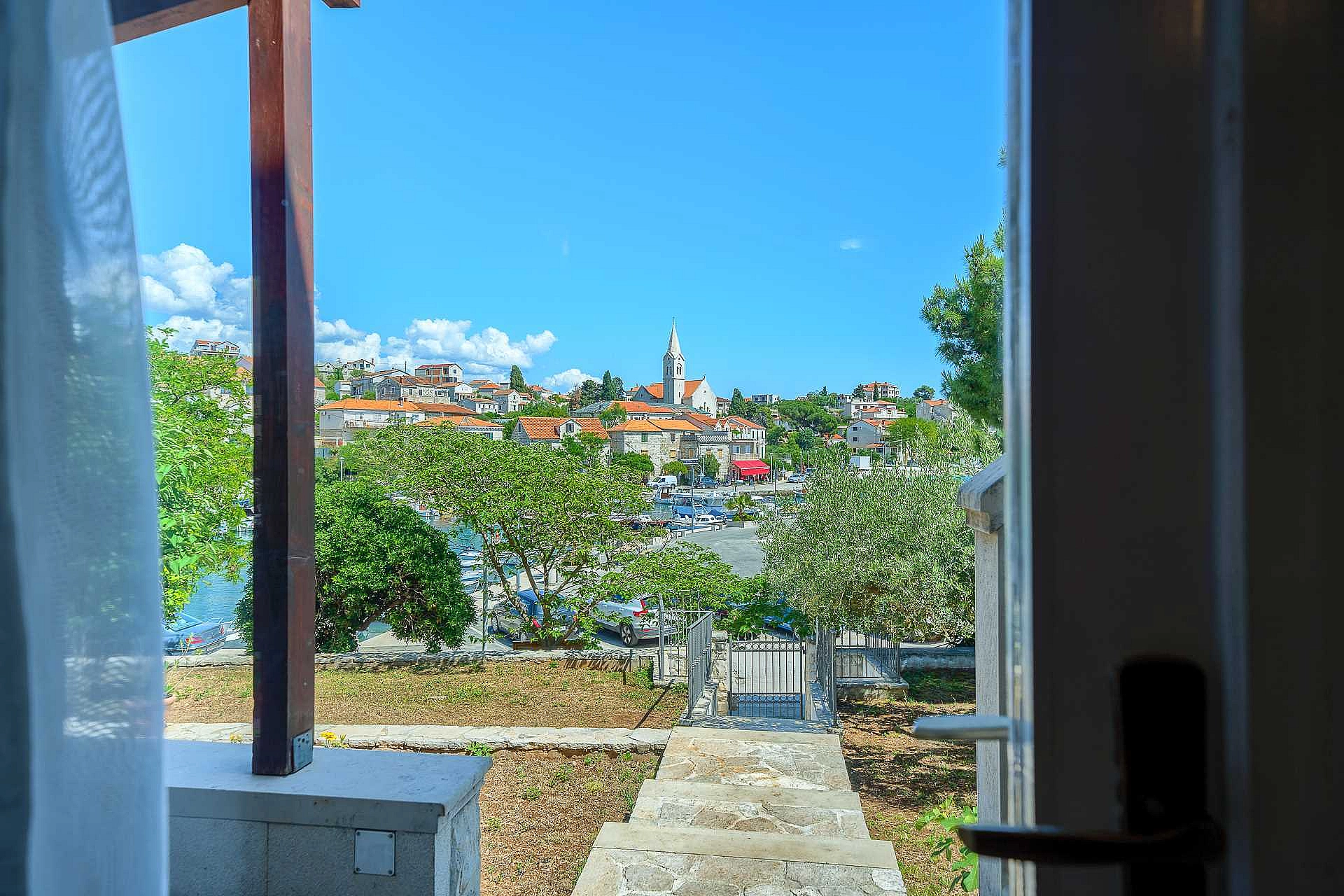 Traditional Villa Bonaca in Sumartin with private pool, Brač Island, near sea