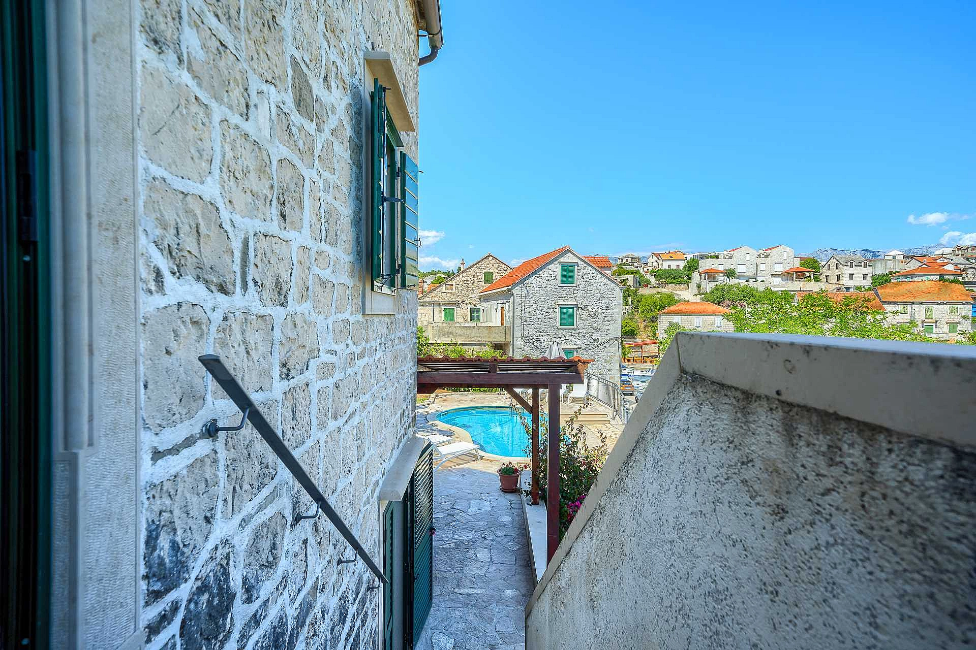 Traditional Villa Bonaca in Sumartin with private pool, Brač Island, near sea