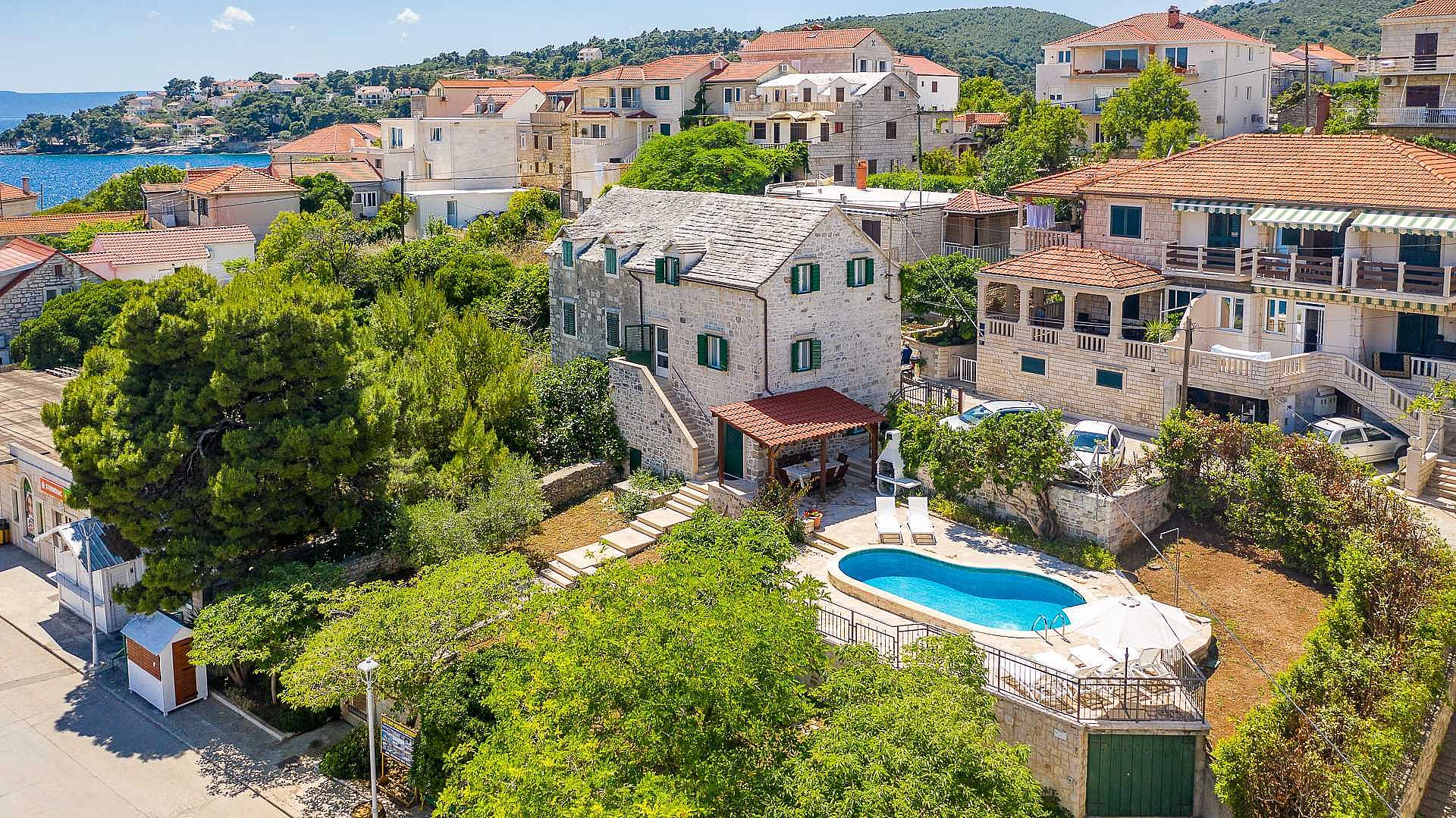 Traditional Villa Bonaca in Sumartin with private pool, Brač Island, near sea