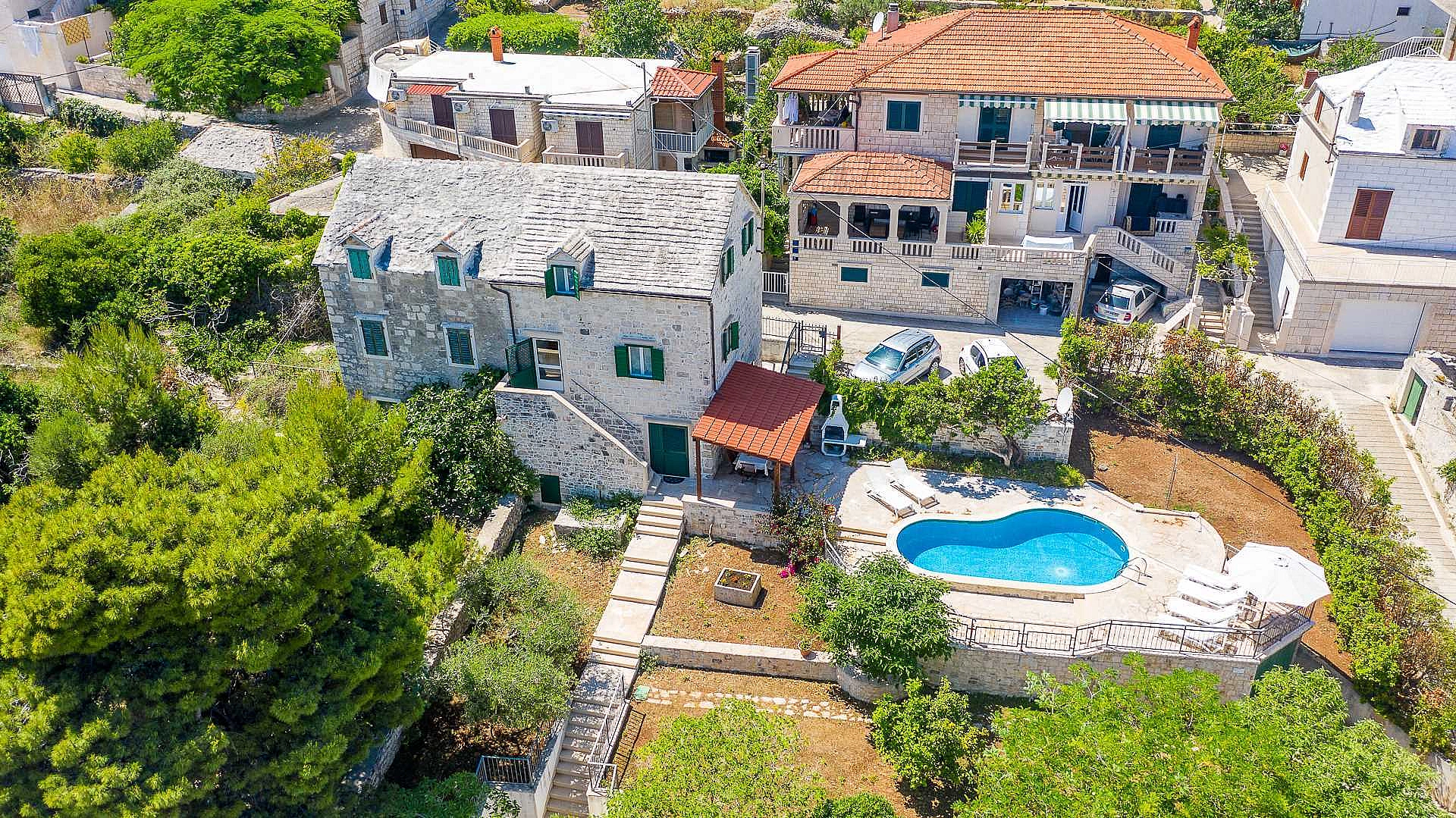 Traditional Villa Bonaca in Sumartin with private pool, Brač Island, near sea