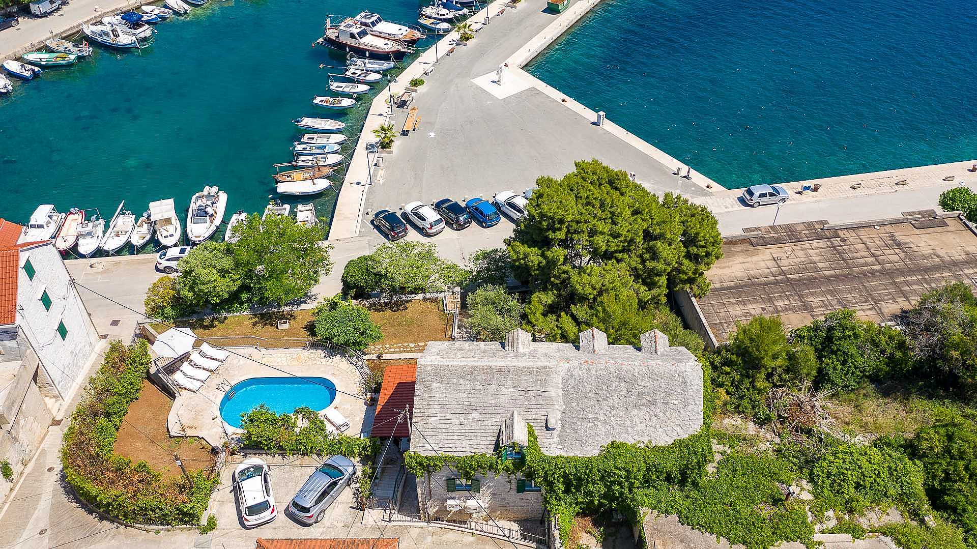 Traditional Villa Bonaca in Sumartin with private pool, Brač Island, near sea