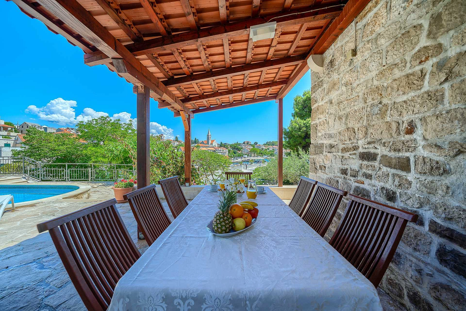 Traditional Villa Bonaca in Sumartin with private pool, Brač Island, near sea