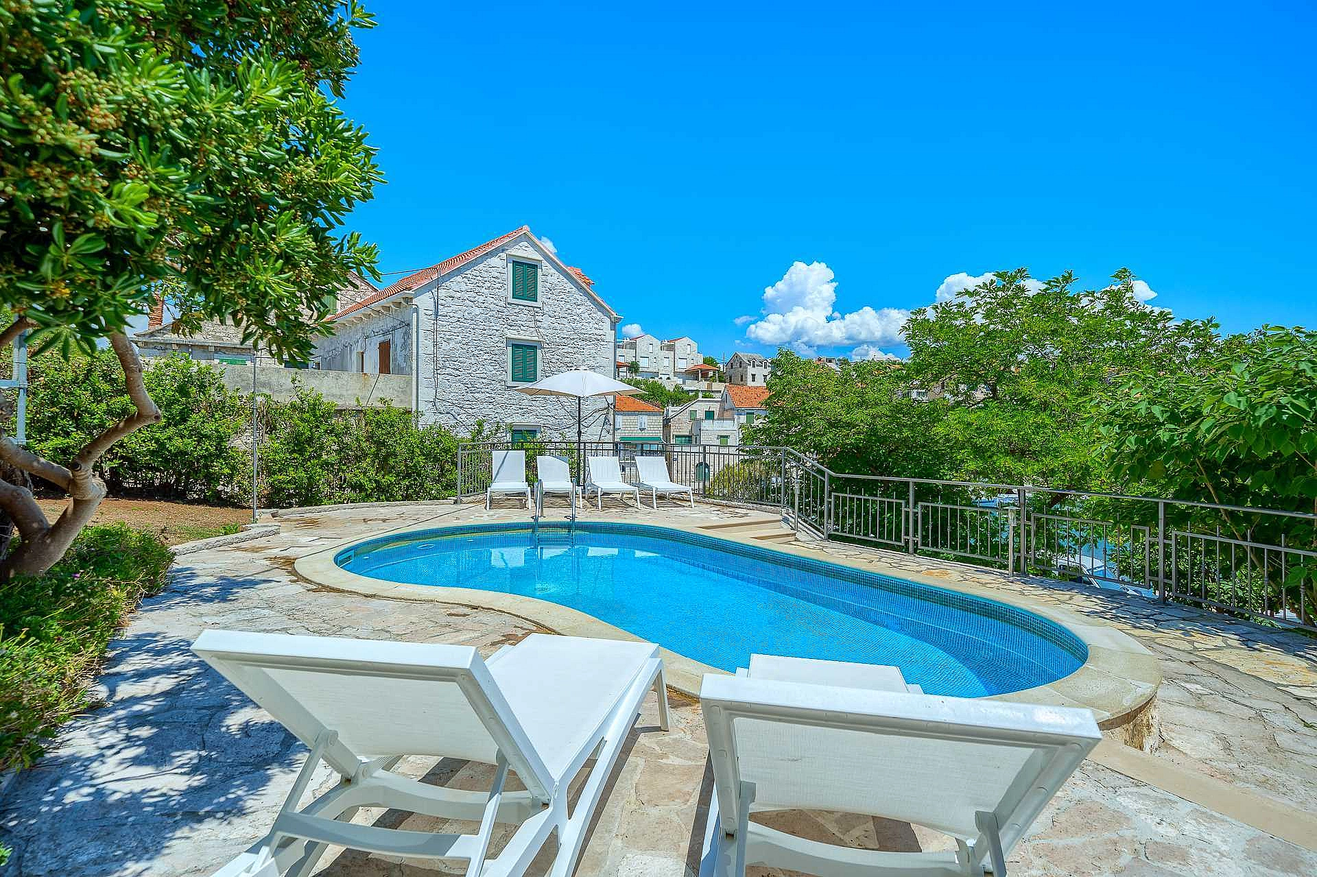 Traditional Villa Bonaca in Sumartin with private pool, Brač Island, near sea