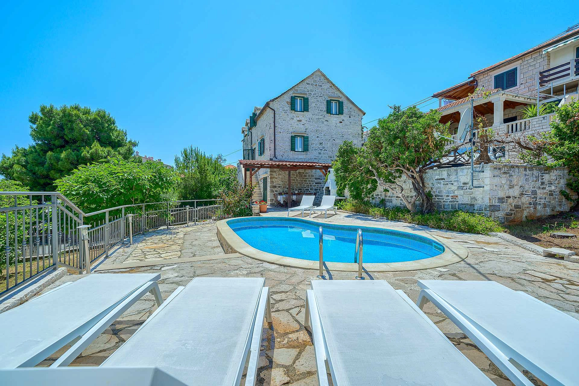Traditional Villa Bonaca in Sumartin with private pool, Brač Island, near sea