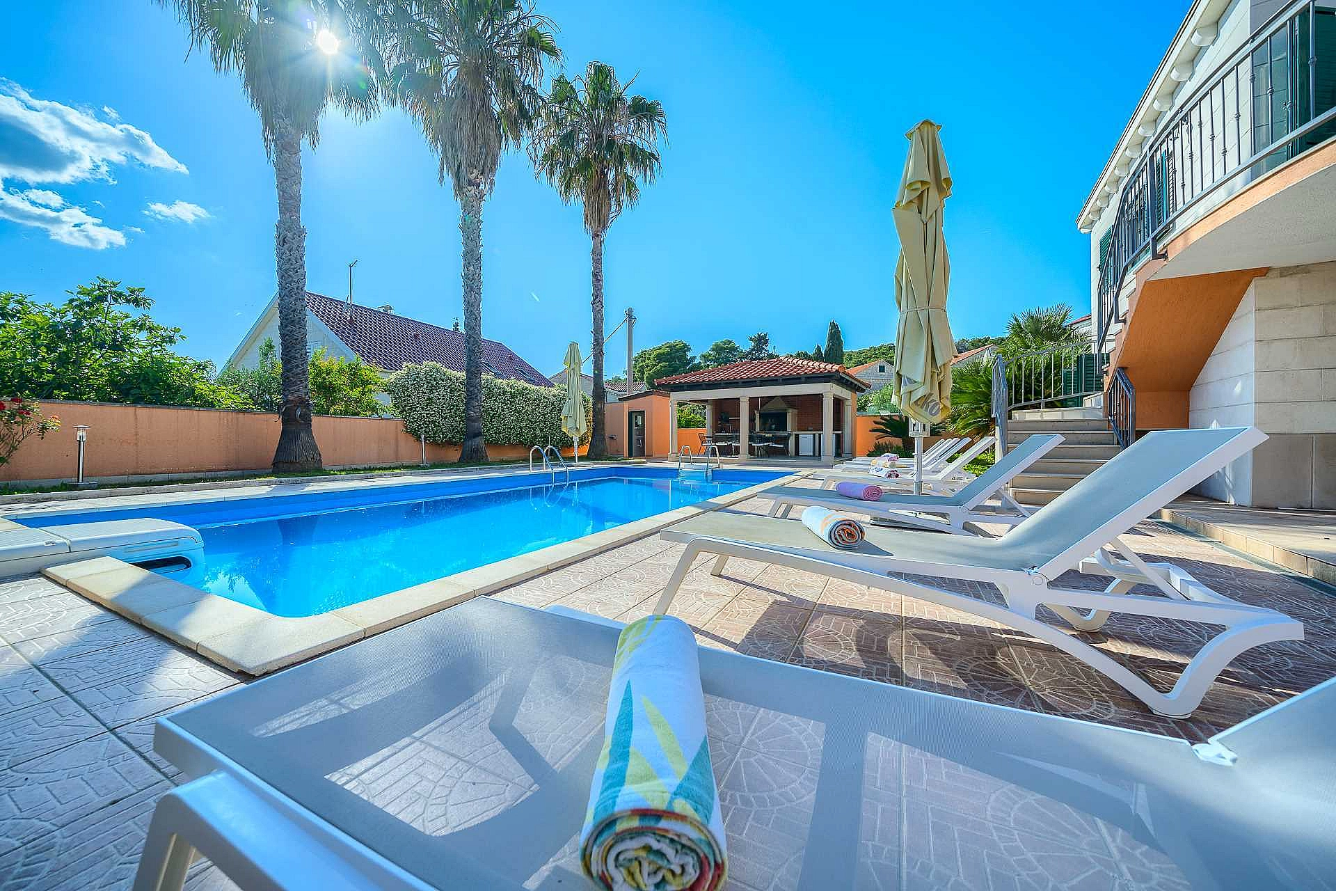 FAMILY VILLA RASOTICA WITH LARGE SWIMMING POOL, OUTDOOR KITCHEN - 2197367 Family Villa Rasotica with large swimming pool, outdoor kitchen