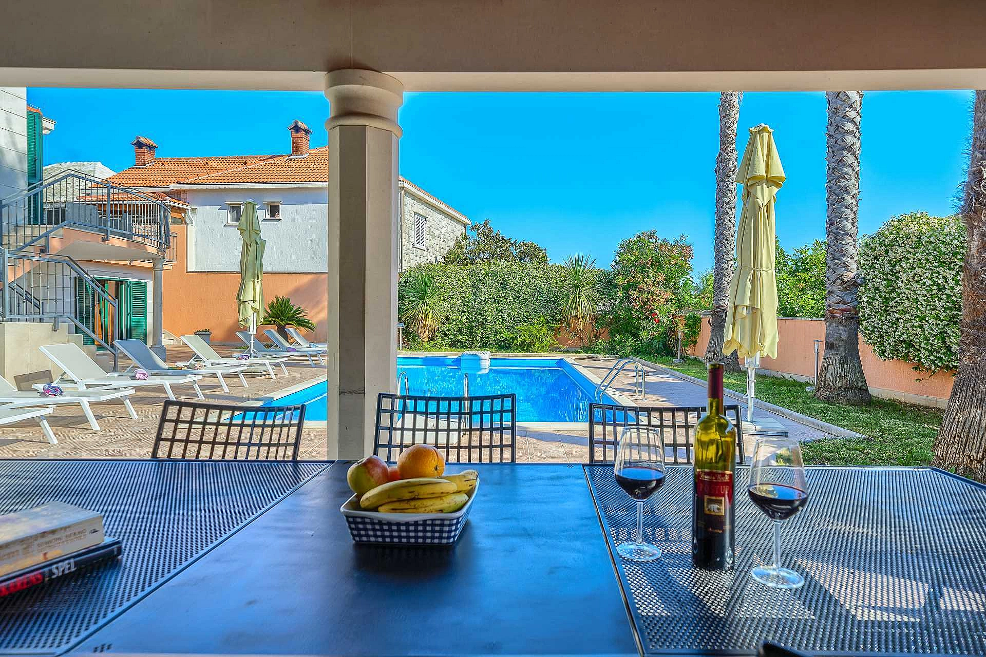 FAMILY VILLA RASOTICA WITH LARGE SWIMMING POOL, OUTDOOR KITCHEN - 2197380 Family Villa Rasotica with large swimming pool, outdoor kitchen
