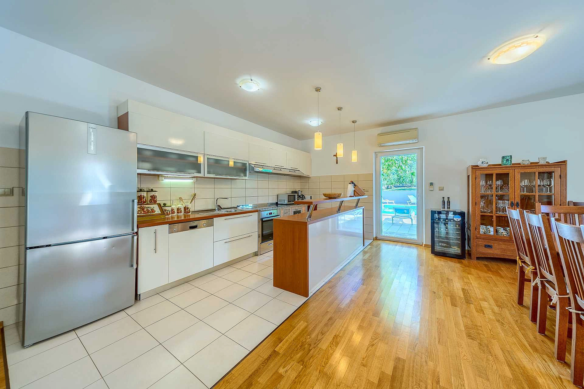 VILLA ROGLIĆ IM DALMATINISCHEN HINTERLAND MIT PRIVATEM POOL, TENNIS-, BOCCIA- UND GOLFPLATZ - 2203180 Villa Roglić im dalmatinischen Hinterland mit privatem Pool, Tennis-, Boccia- und Golfplatz