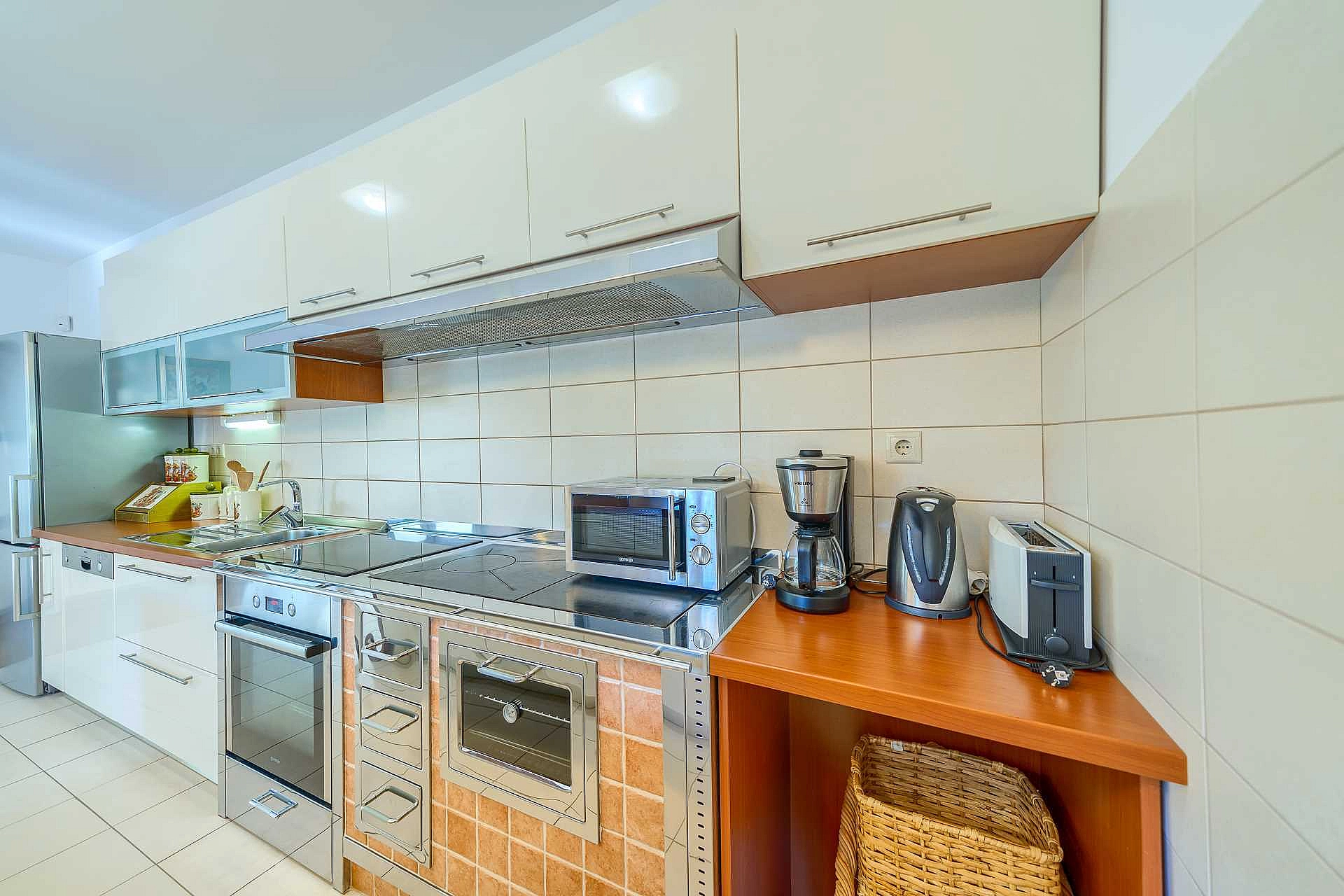 VILLA ROGLIĆ IM DALMATINISCHEN HINTERLAND MIT PRIVATEM POOL, TENNIS-, BOCCIA- UND GOLFPLATZ - 2203186 Villa Roglić im dalmatinischen Hinterland mit privatem Pool, Tennis-, Boccia- und Golfplatz