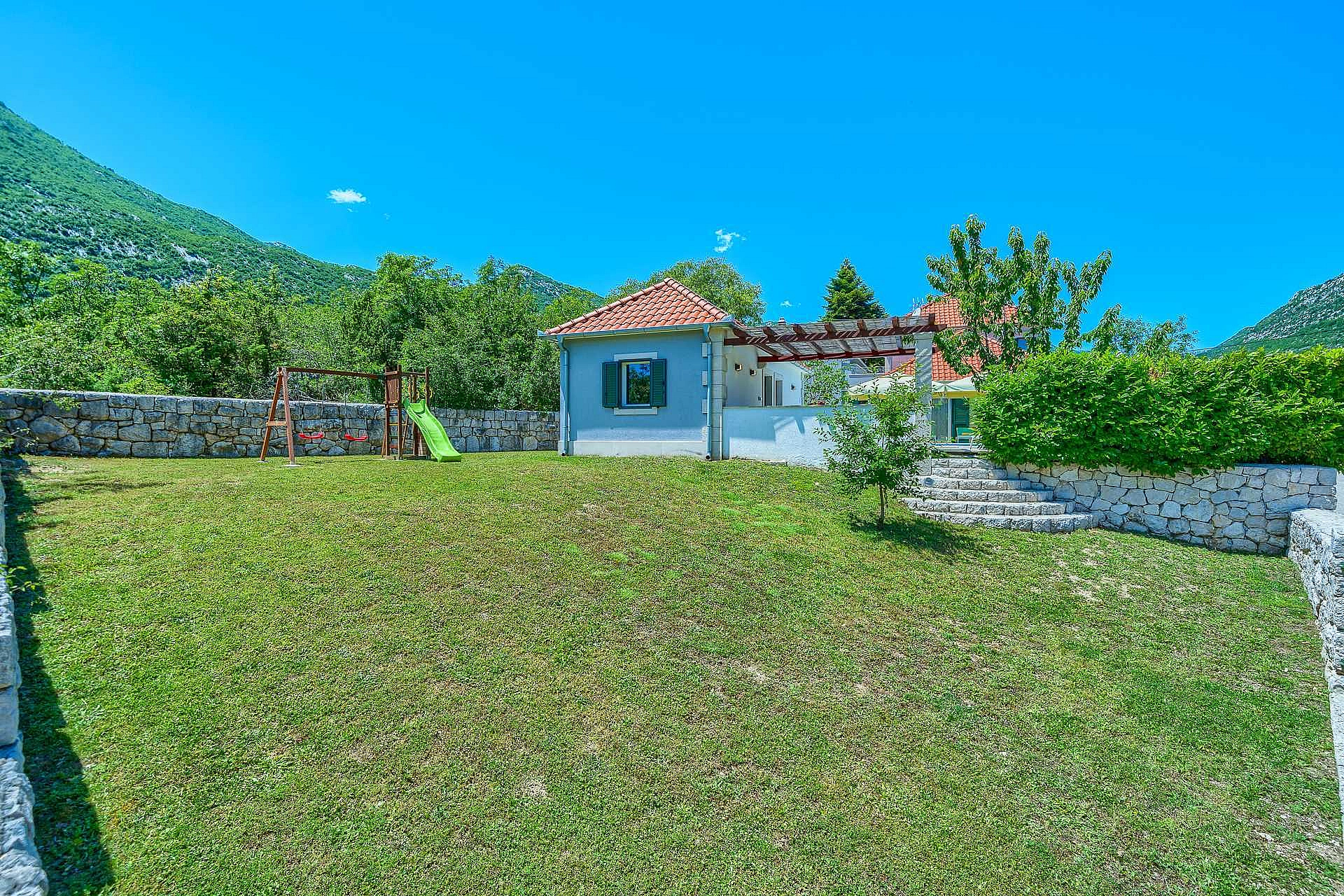 Villa Župa in Dalmatian Hinterland with private pool near Biokovo