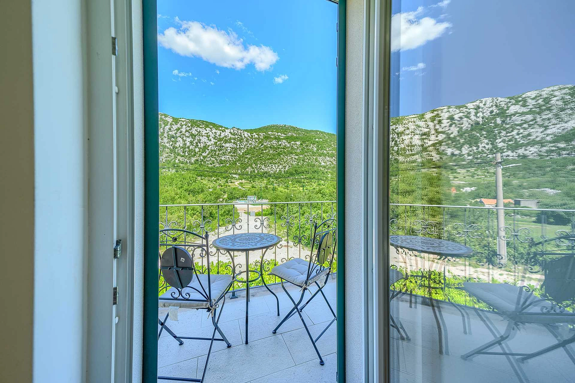 Villa Župa in Dalmatian Hinterland with private pool near Biokovo